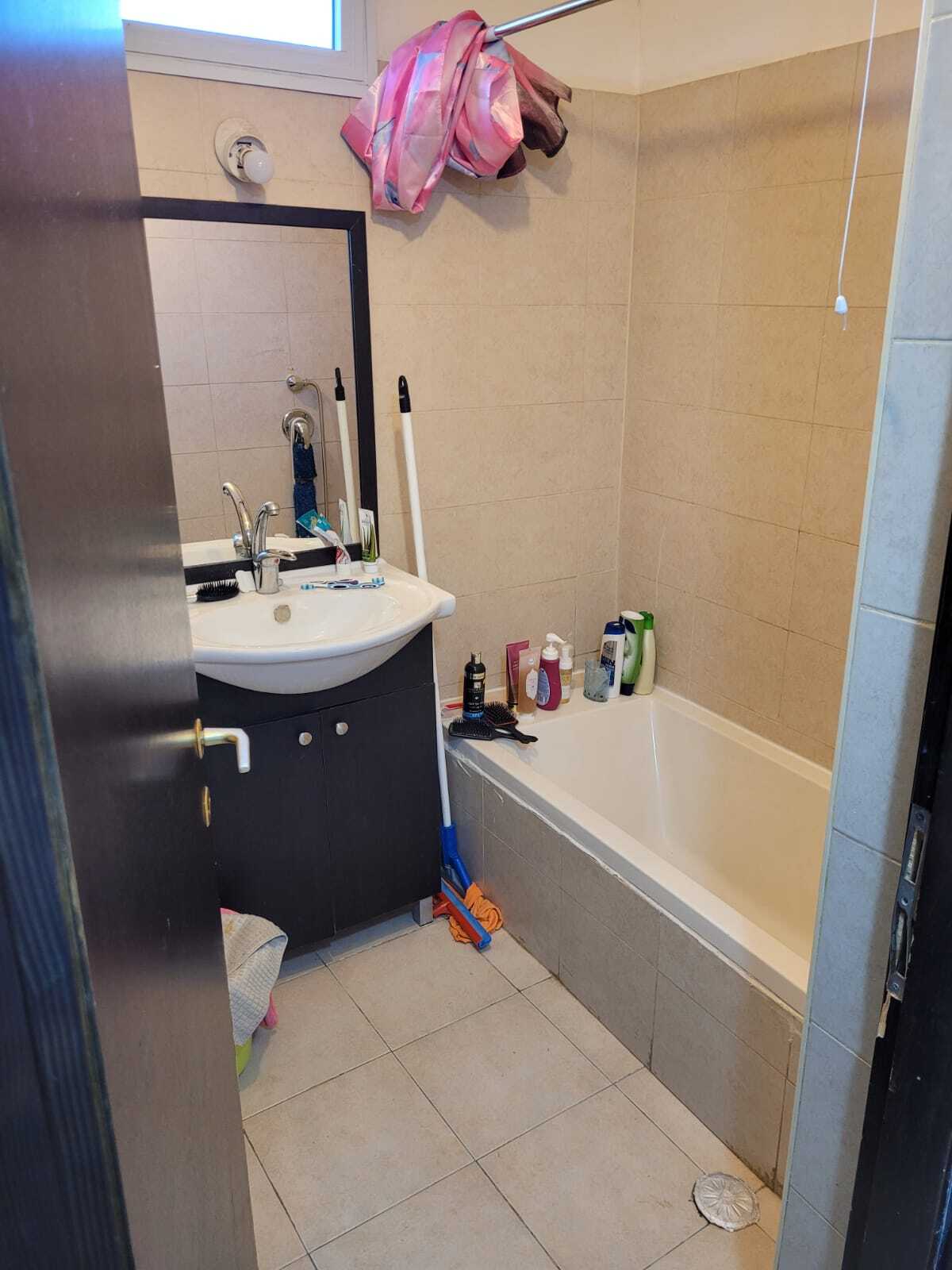 מחולקת ל 3 יחידות דיור - מושכרת ב 5,200 ש"ח