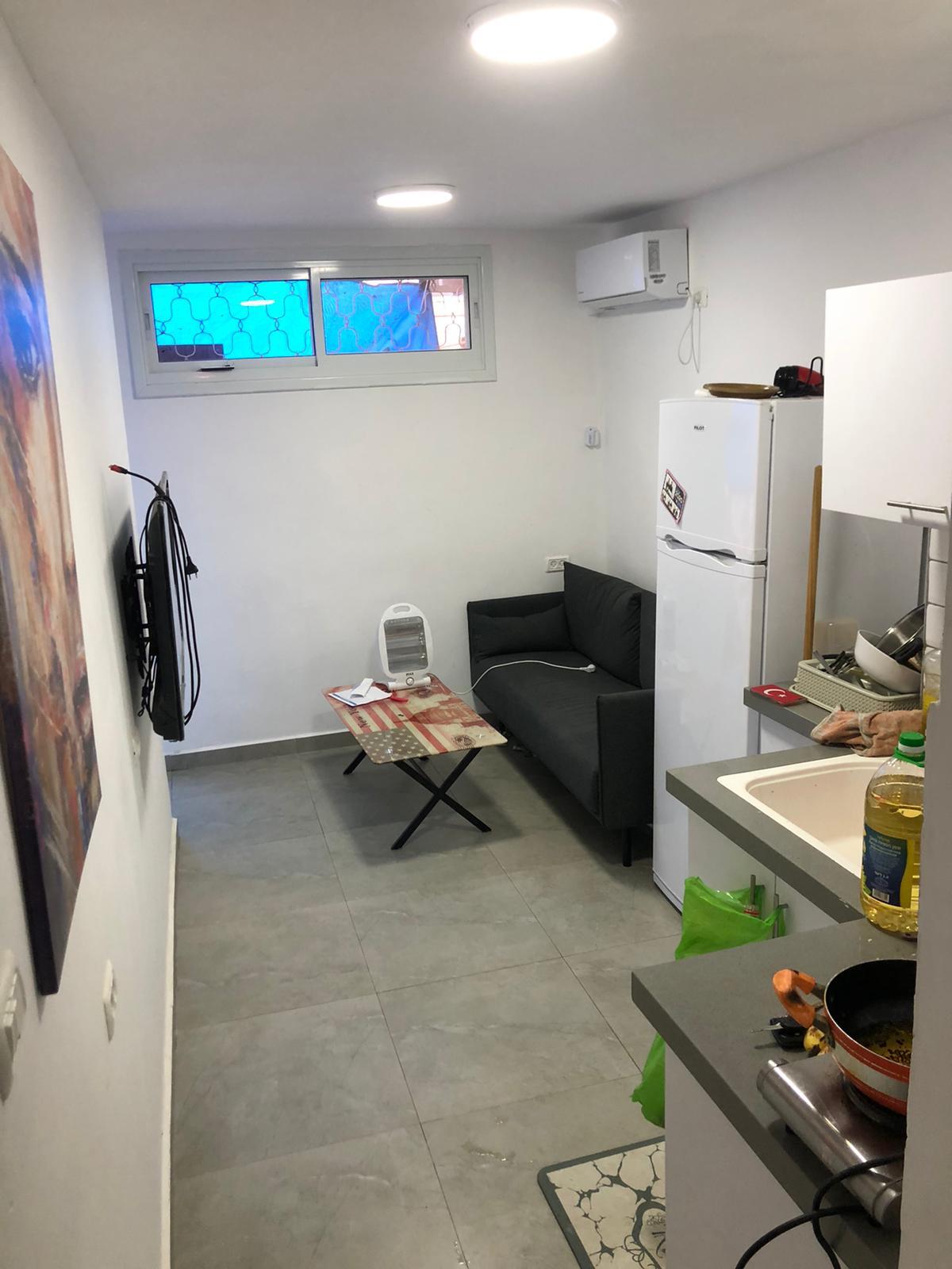 3 חד' (שתי סוויטות) עם חצר - מושכרת ב2,500 ש"ח