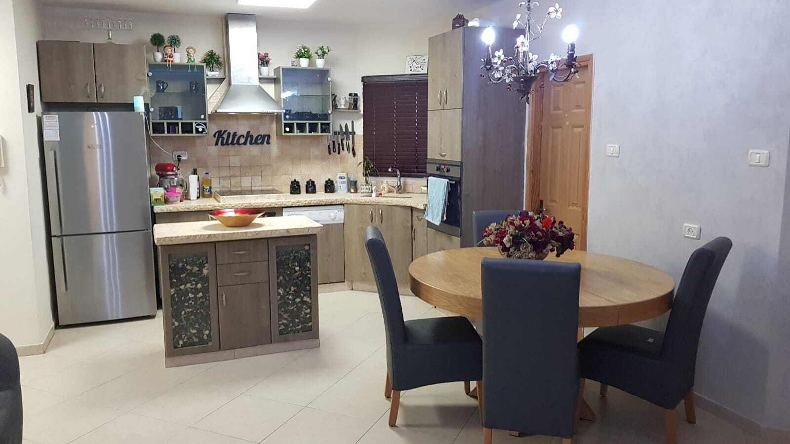 שכ' רמות - דירת 4 חד' משופצת במחיר מעולה! (מושכרת)