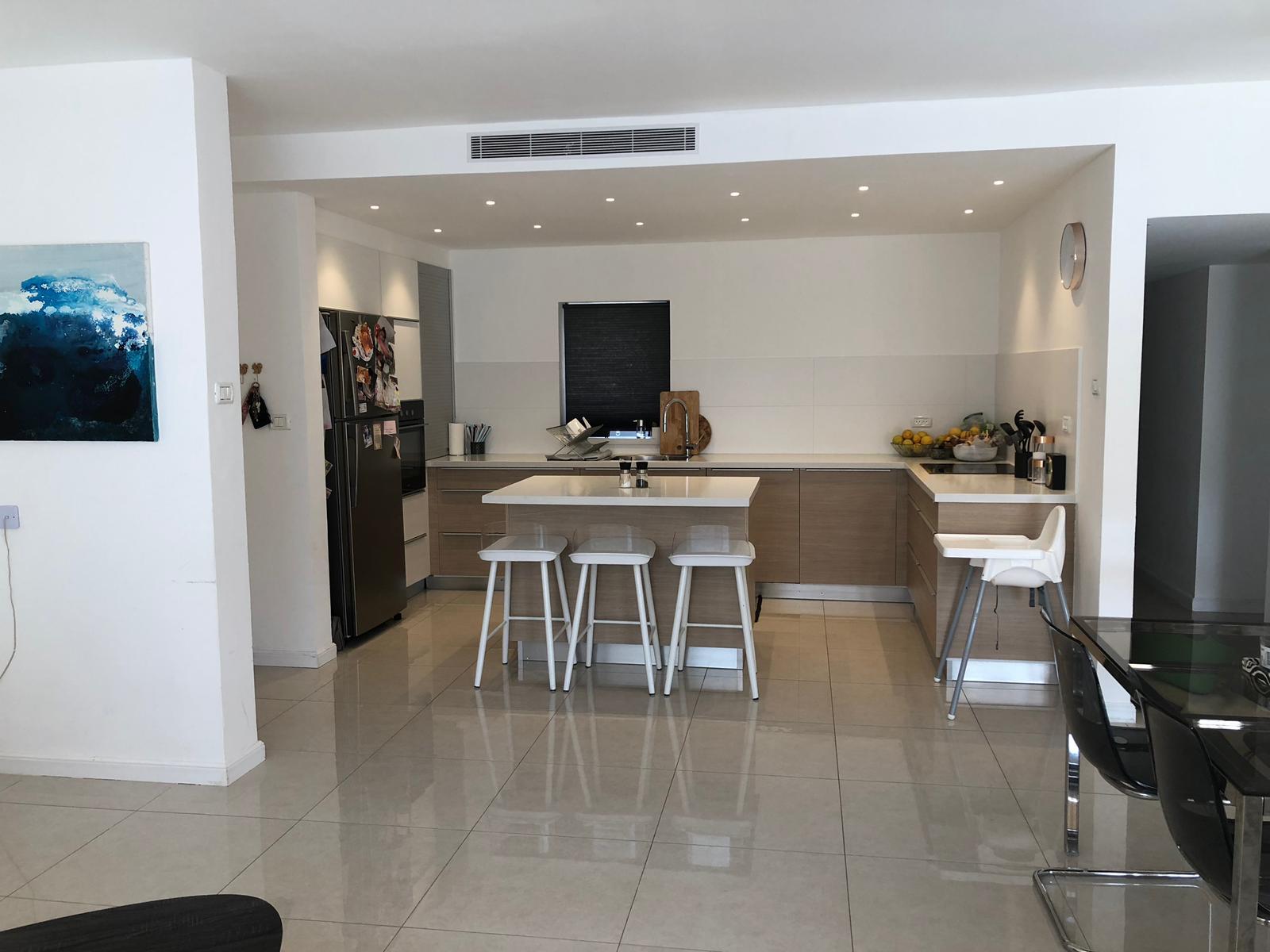 דירת 3 חד' בשכ' רמות - ליאו פיקרד 11 - משופצת כחדשה!