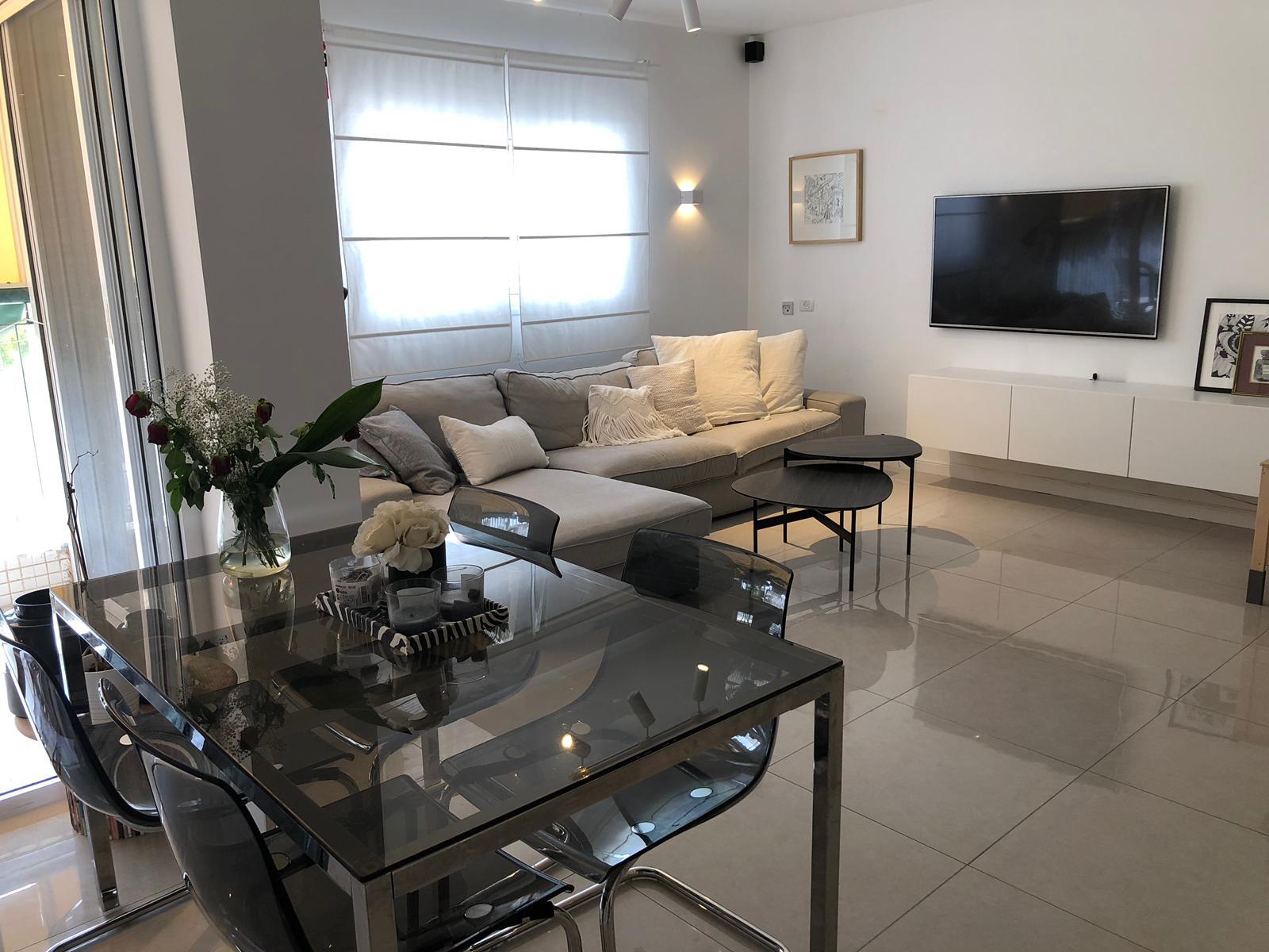 דירת 3 חד' בשכ' רמות - ליאו פיקרד 11 - משופצת כחדשה!