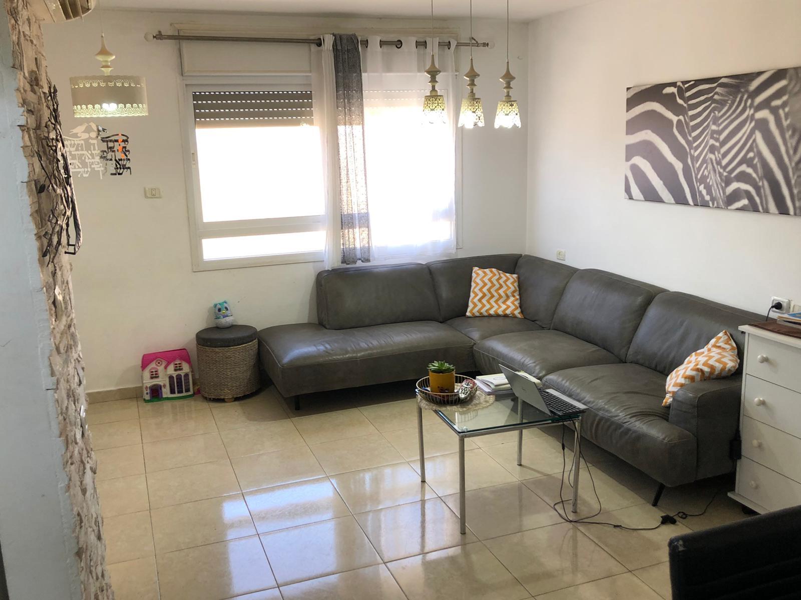 דירת 4 חד' בנחל עשן - משופצת!