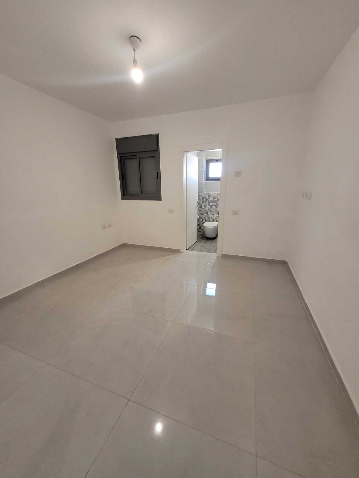 דירת 5 חד' יפייפיה.. בהזדמנות!