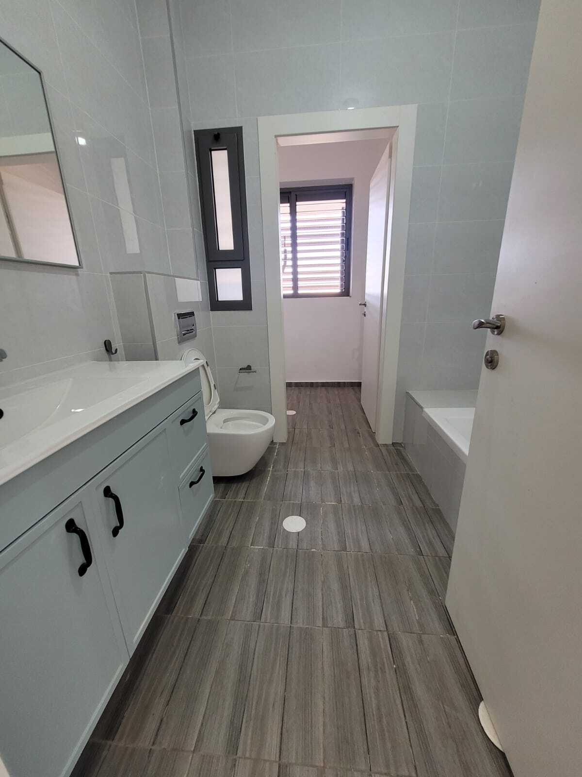 דירת 5 חד' יפייפיה.. בהזדמנות!