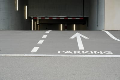 Sortie de parking image