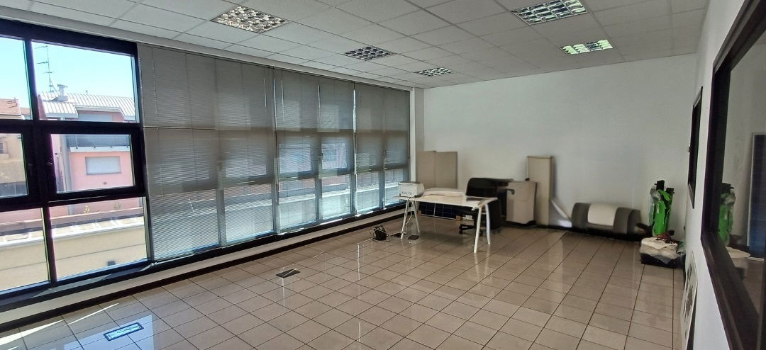 Milano Piazza tirana 24