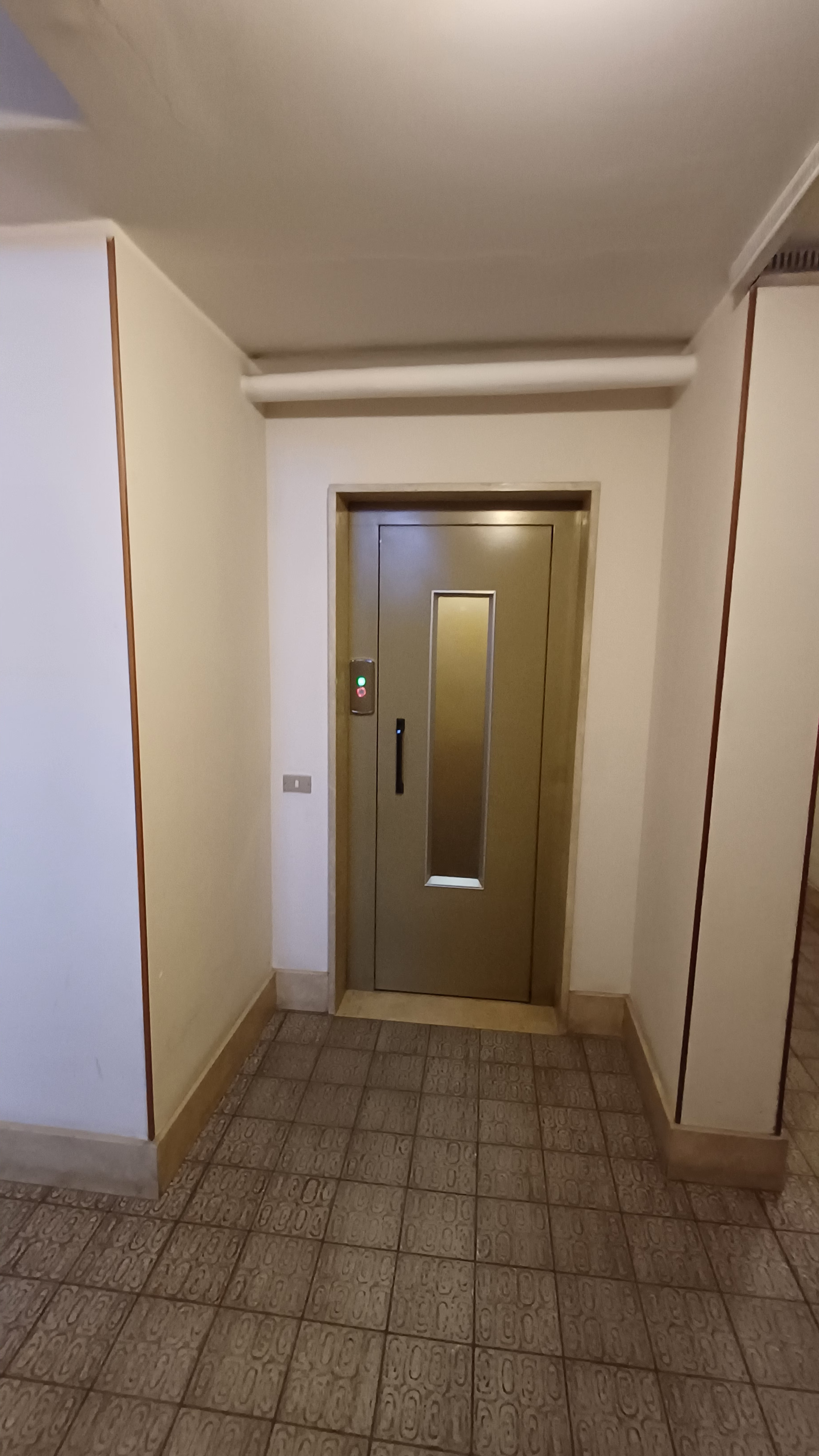 Attico al 4° piano, libero su 4 lati, ampio terrazzo