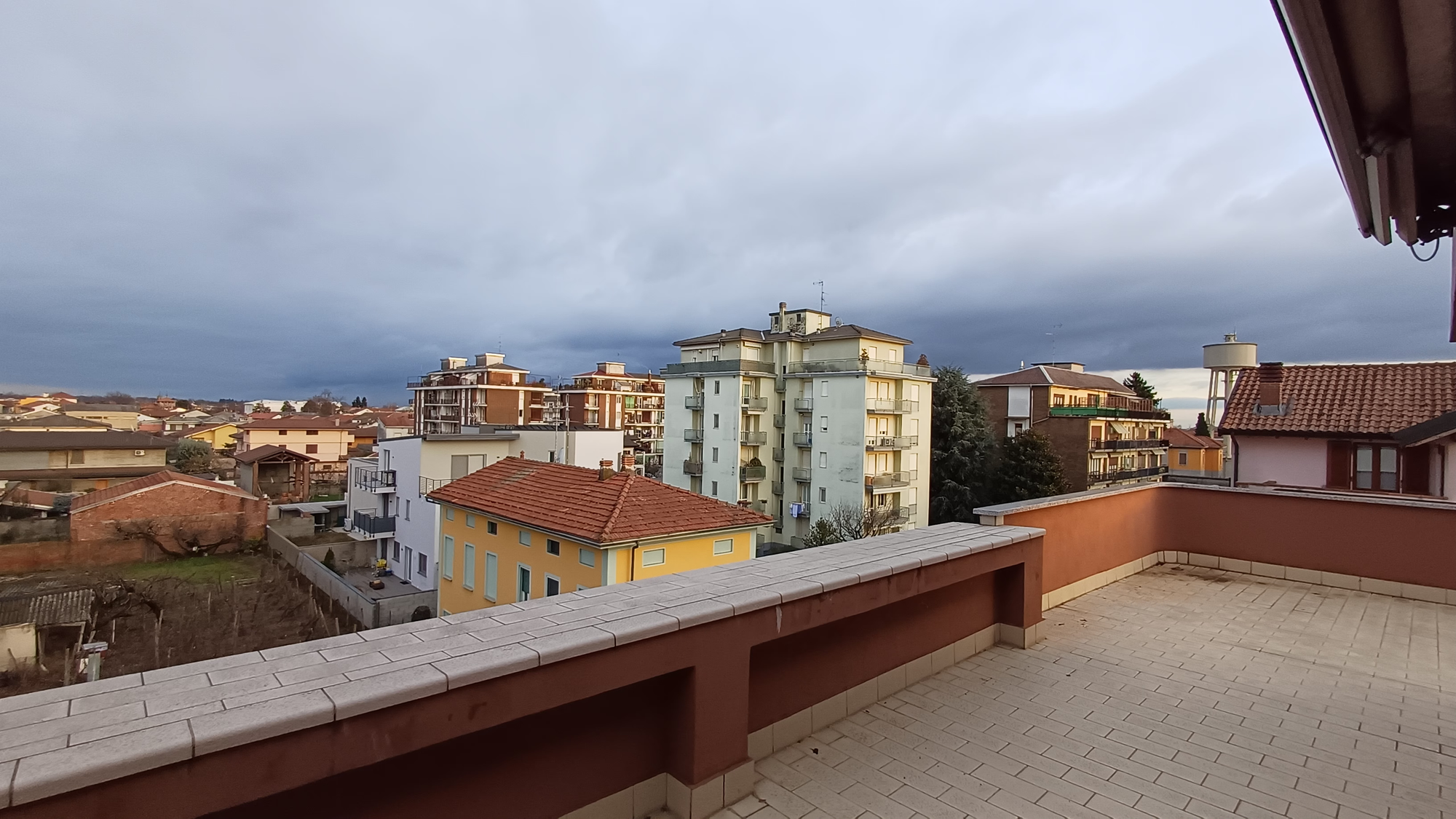 Attico al 4° piano, libero su 4 lati, ampio terrazzo