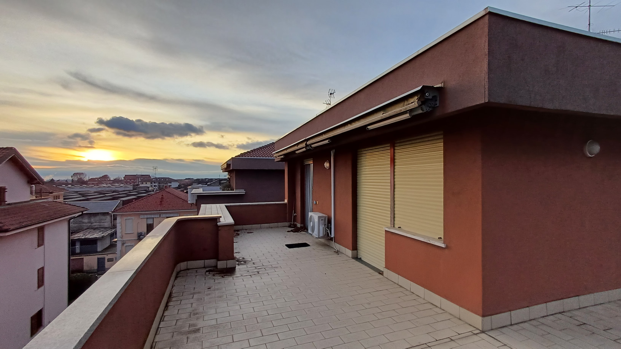 Attico al 4° piano, libero su 4 lati, ampio terrazzo