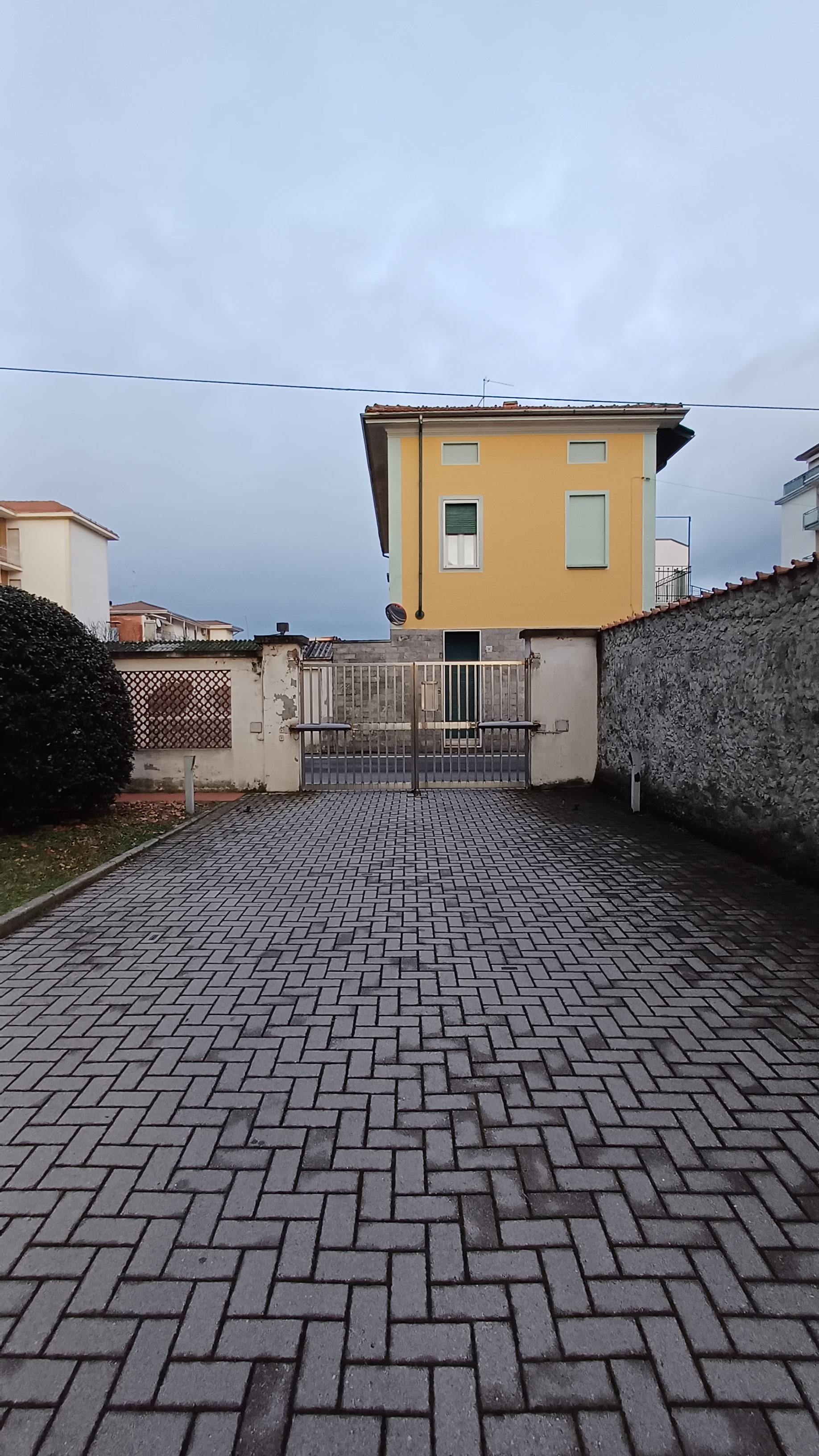 Attico al 4° piano, libero su 4 lati, ampio terrazzo