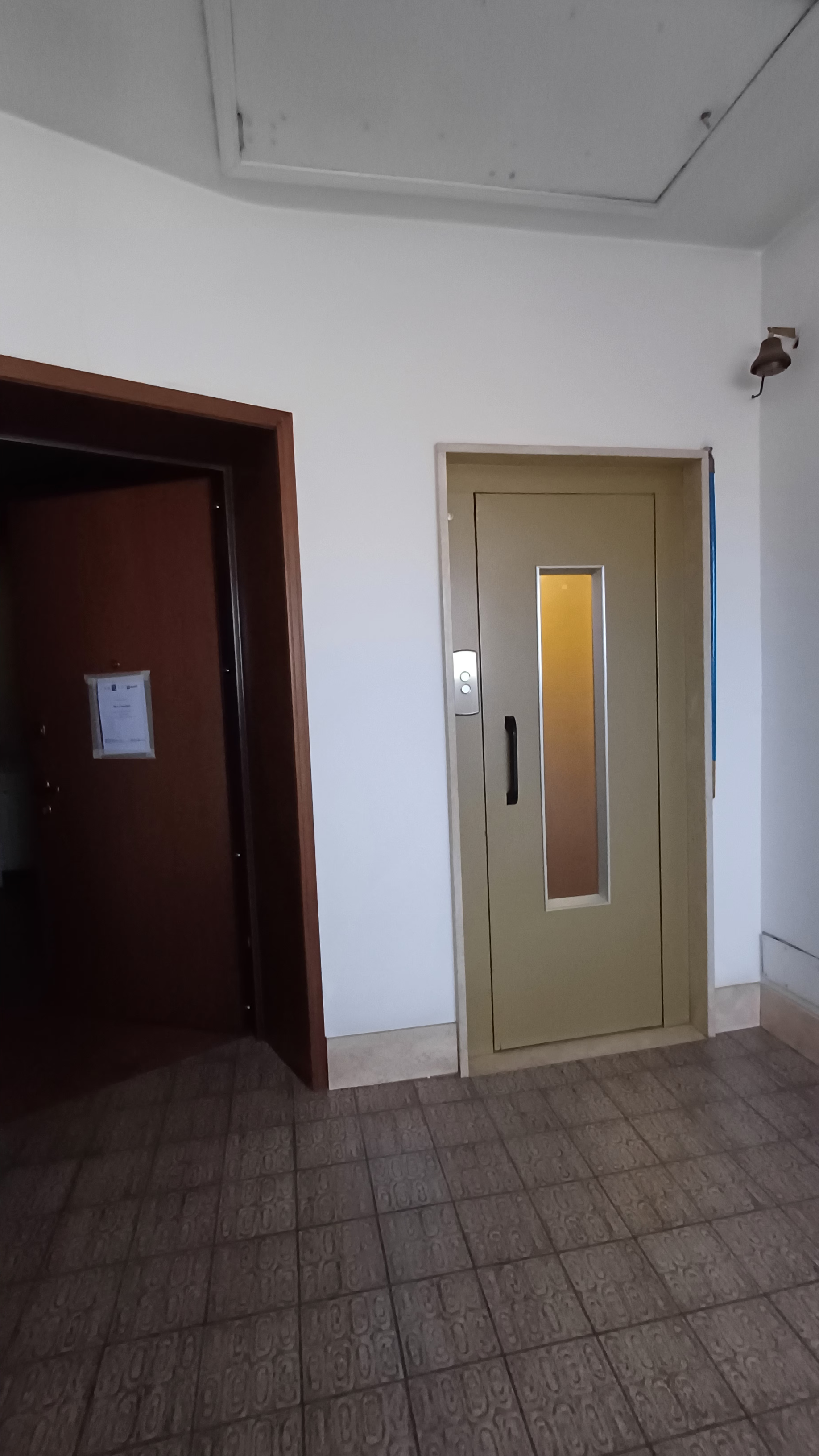 Penthouse on the 4th floor, free on 4 sides, large terrace