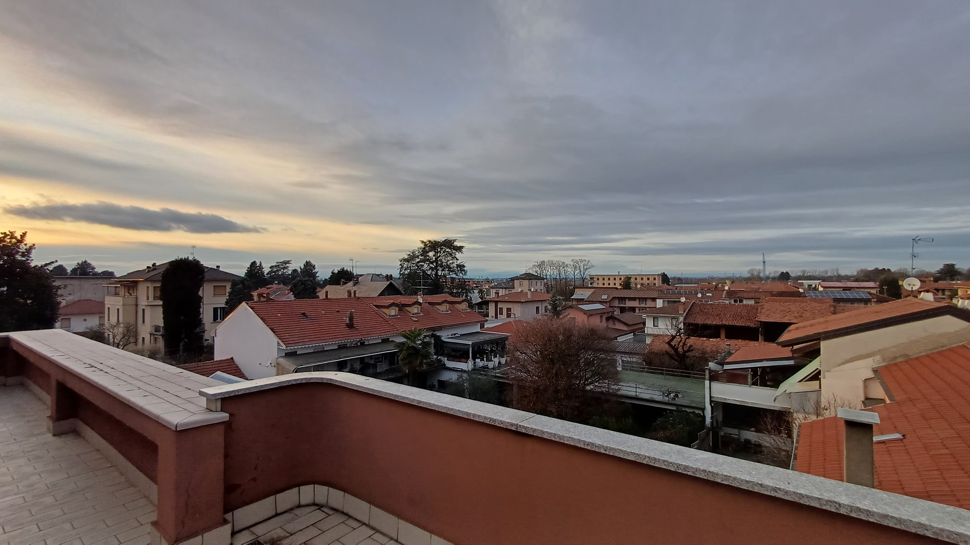 Penthouse on the 4th floor, free on 4 sides, large terrace