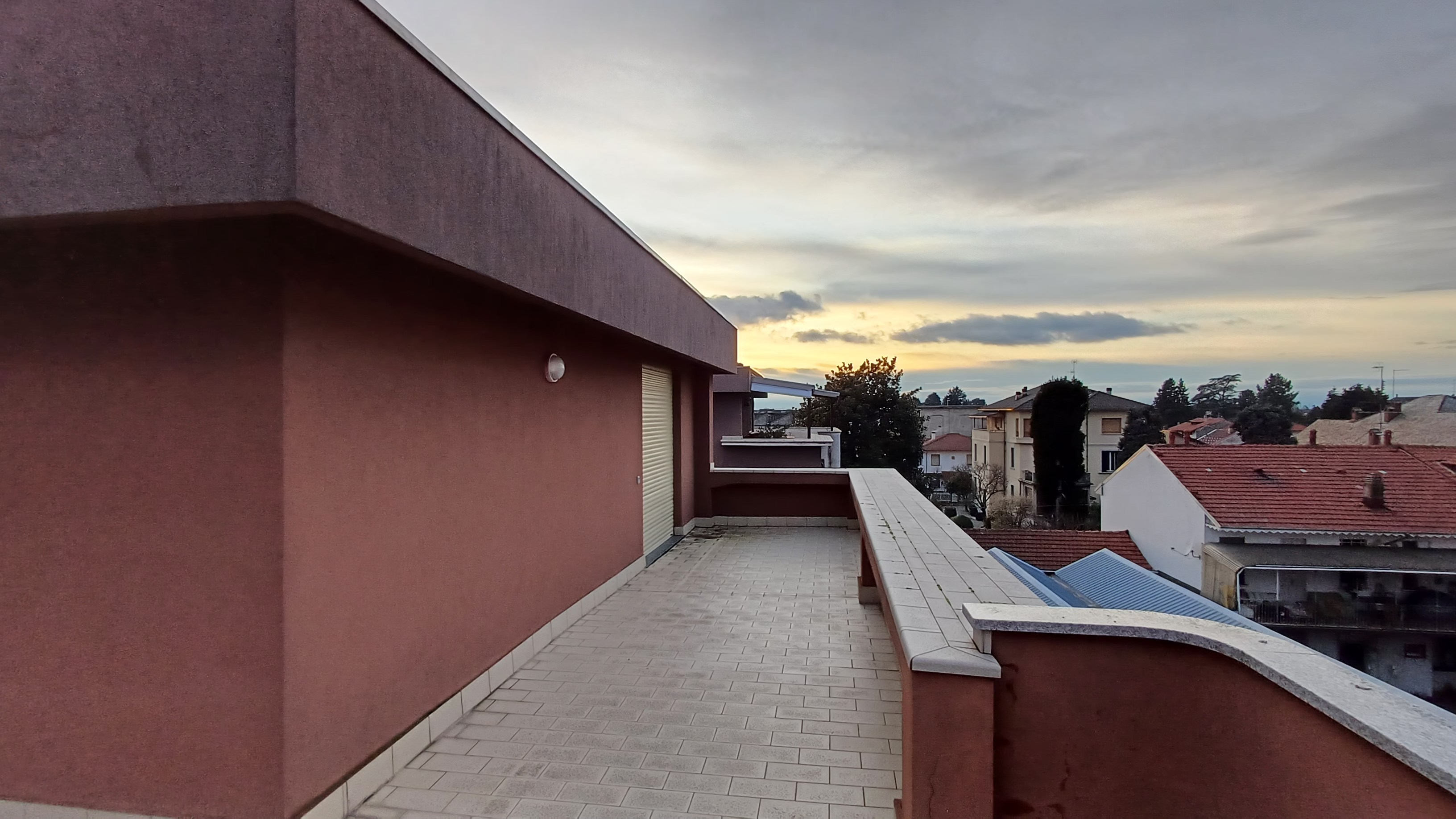 Penthouse on the 4th floor, free on 4 sides, large terrace