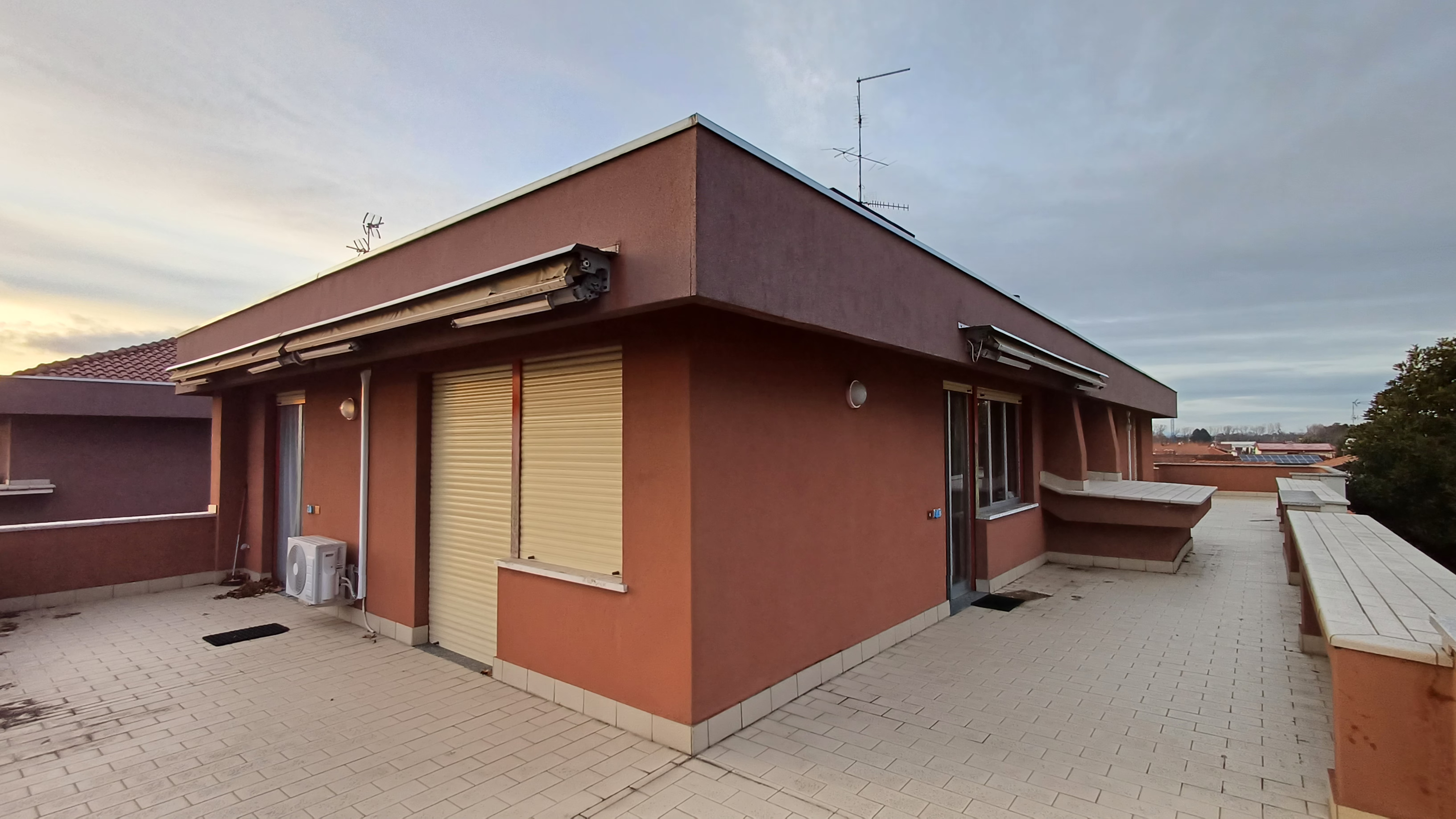 Penthouse on the 4th floor, free on 4 sides, large terrace