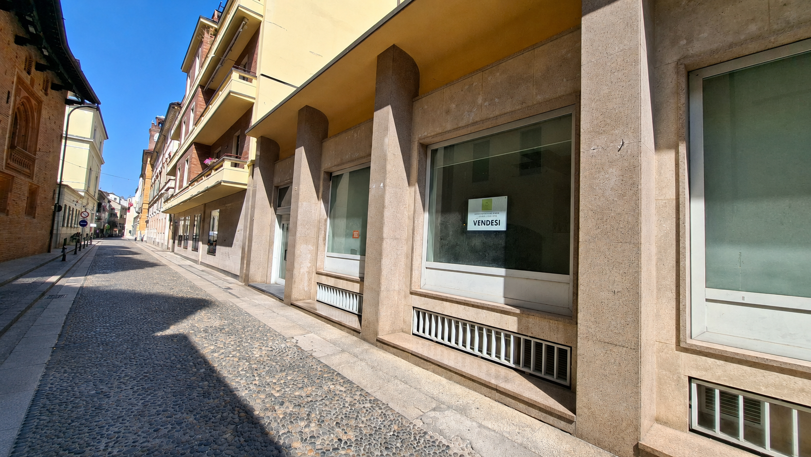 Großes Büro, ehemalige Bankfiliale