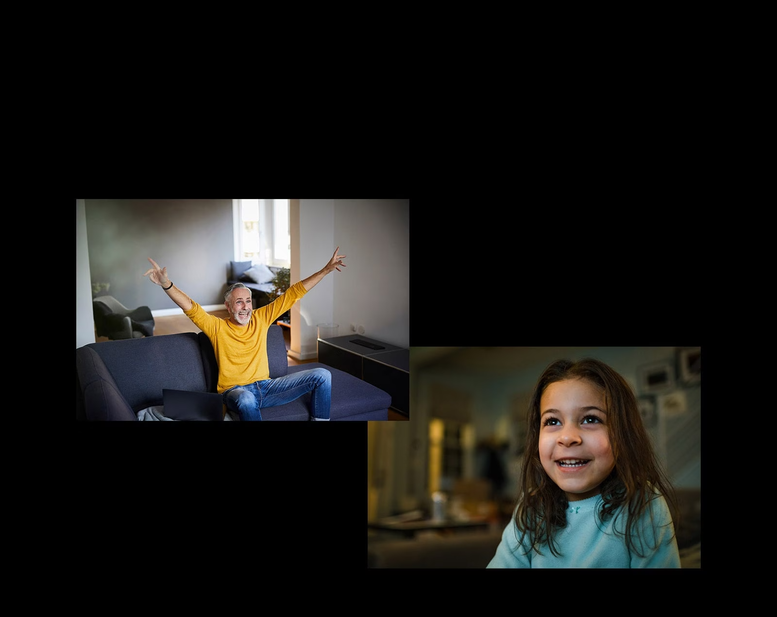 Un grand-père est assis sur un canapé dans le salon et regarde avec plaisir l’image diffusée dans le coin supérieur gauche. Une fille regarde quelque chose avec joie.