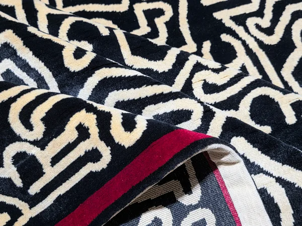 Tapis d’après Keith Haring Untitled XXe noué à la main en laine sur coton dimensions 210 x 200 cm