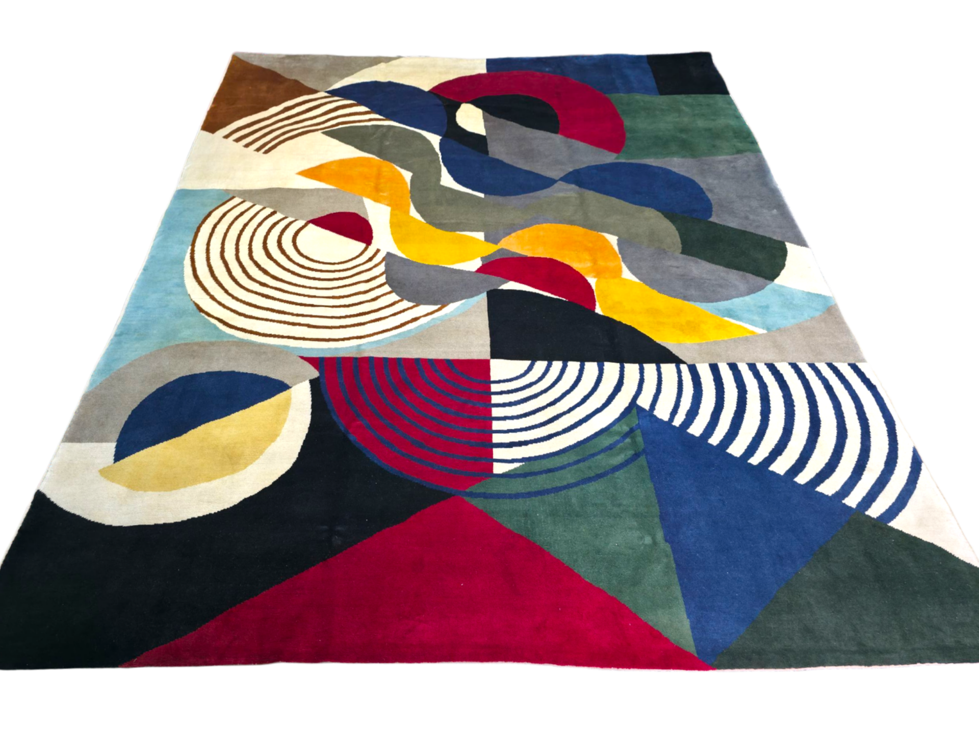 Tapis d’après Sonia Delaunay Composition 1955 noué à la main en laine sur coton dimensions 300 x 400 cm 118 x 157 in