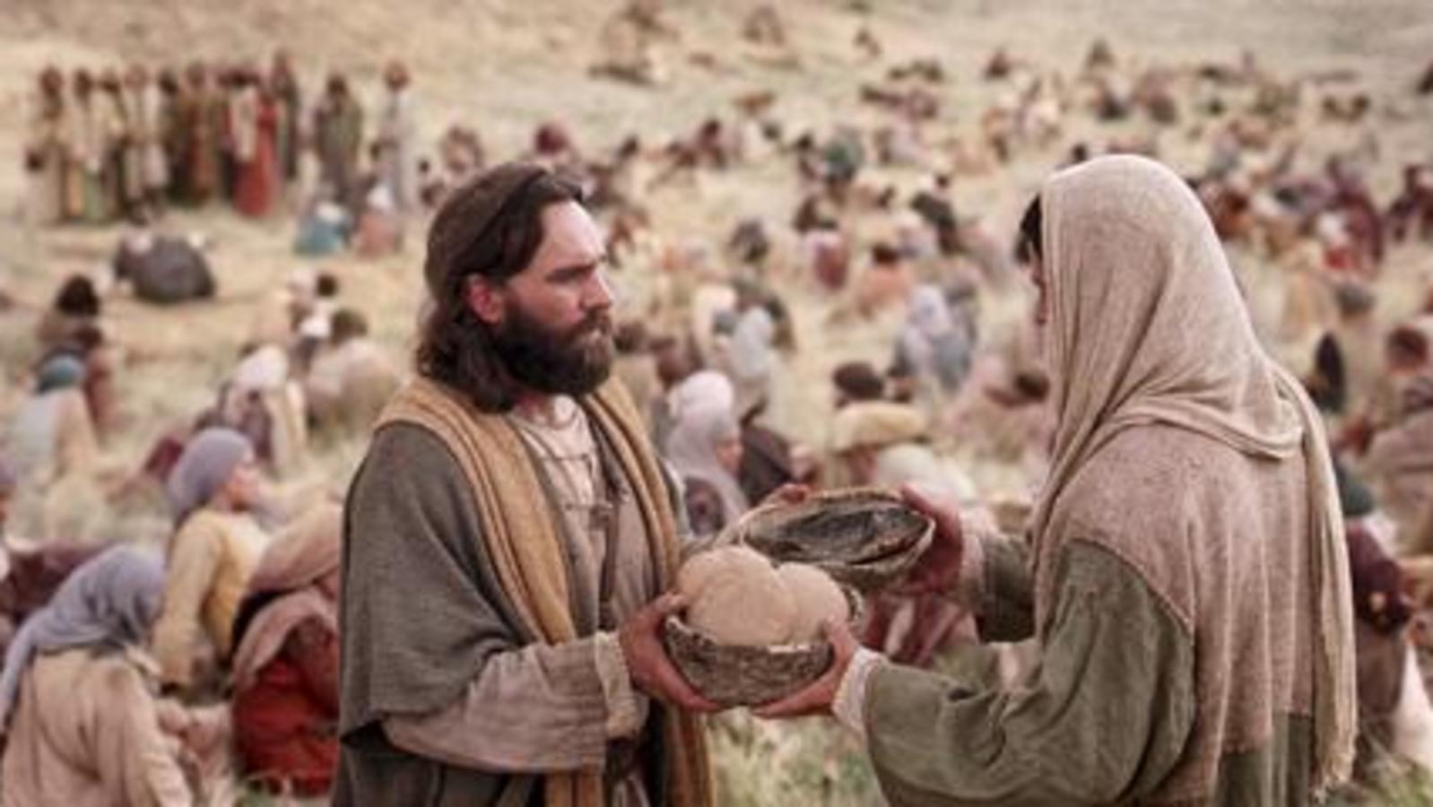 Jesus feeds five thousand; John 6 - Copy