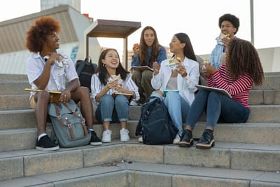 Comparaison : Learning Expeditions vs. Éducation Traditionnelle