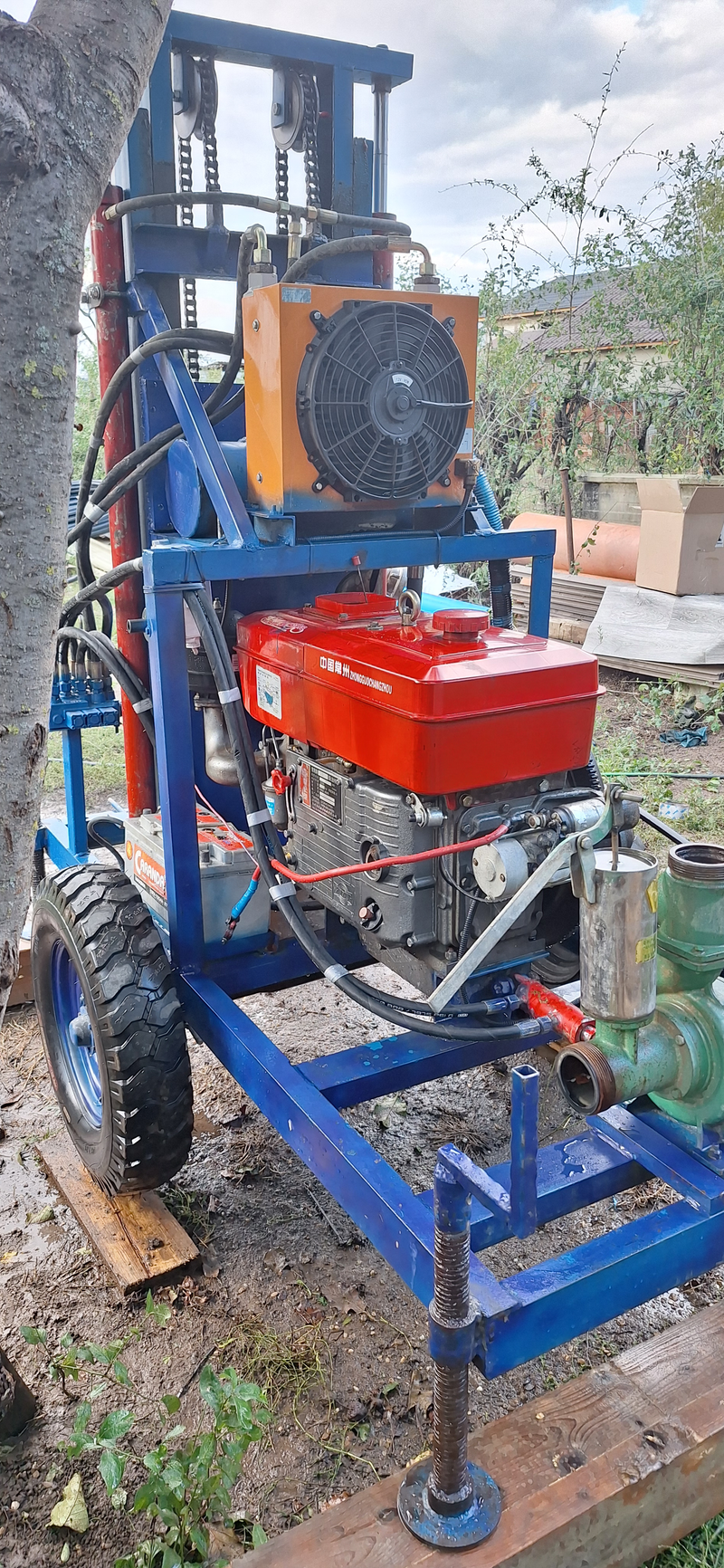 Foraje puturi pret de la 160 lei m/l pe diametru de 200mm tuv pvc albastru