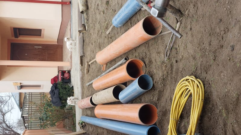 Foraje puturi mecanizate pret de la 300 lei m/l cu materiale incule si garantie 3 ani.