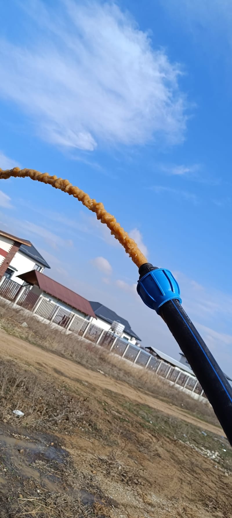 Foraje puturi mecanizate pret de la 300 lei m/l cu materiale incule si garantie 3 ani.