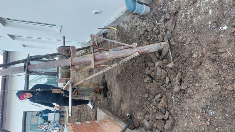 Foraje puturi mecanizate pret de la 300 lei m/l cu materiale incule si garantie 3 ani.