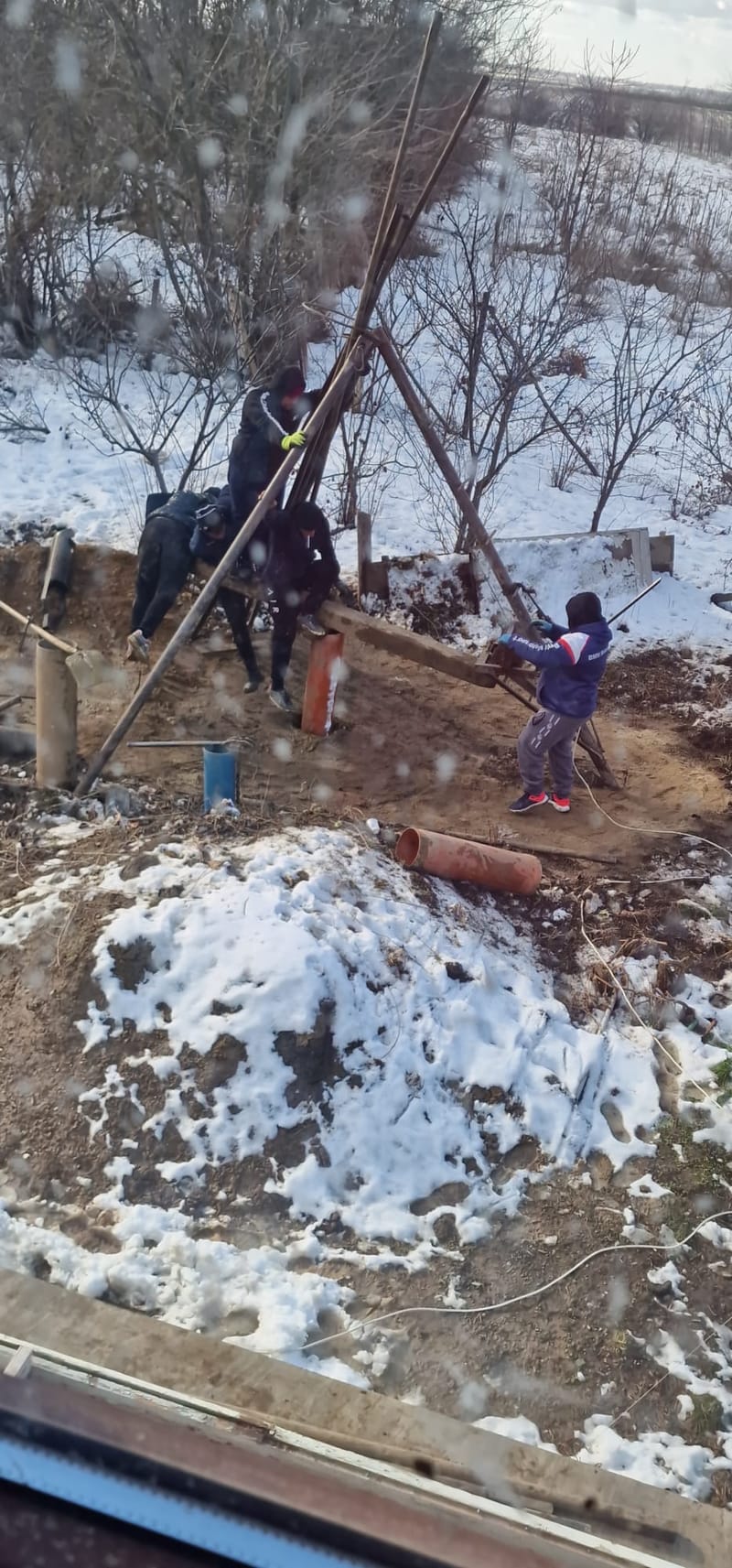 Foraje puturi mecanizate pret de la 300 lei m/l cu materiale incule si garantie 3 ani.