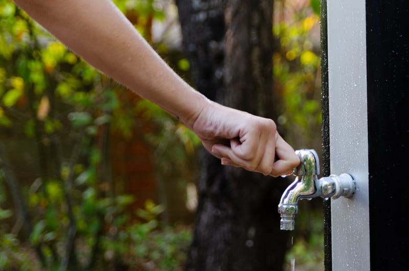 Foraje puturi pre de la 250 lei m/l pe tub pvc albastr de 250mm folosit la debite mari de peste 5000l/h.