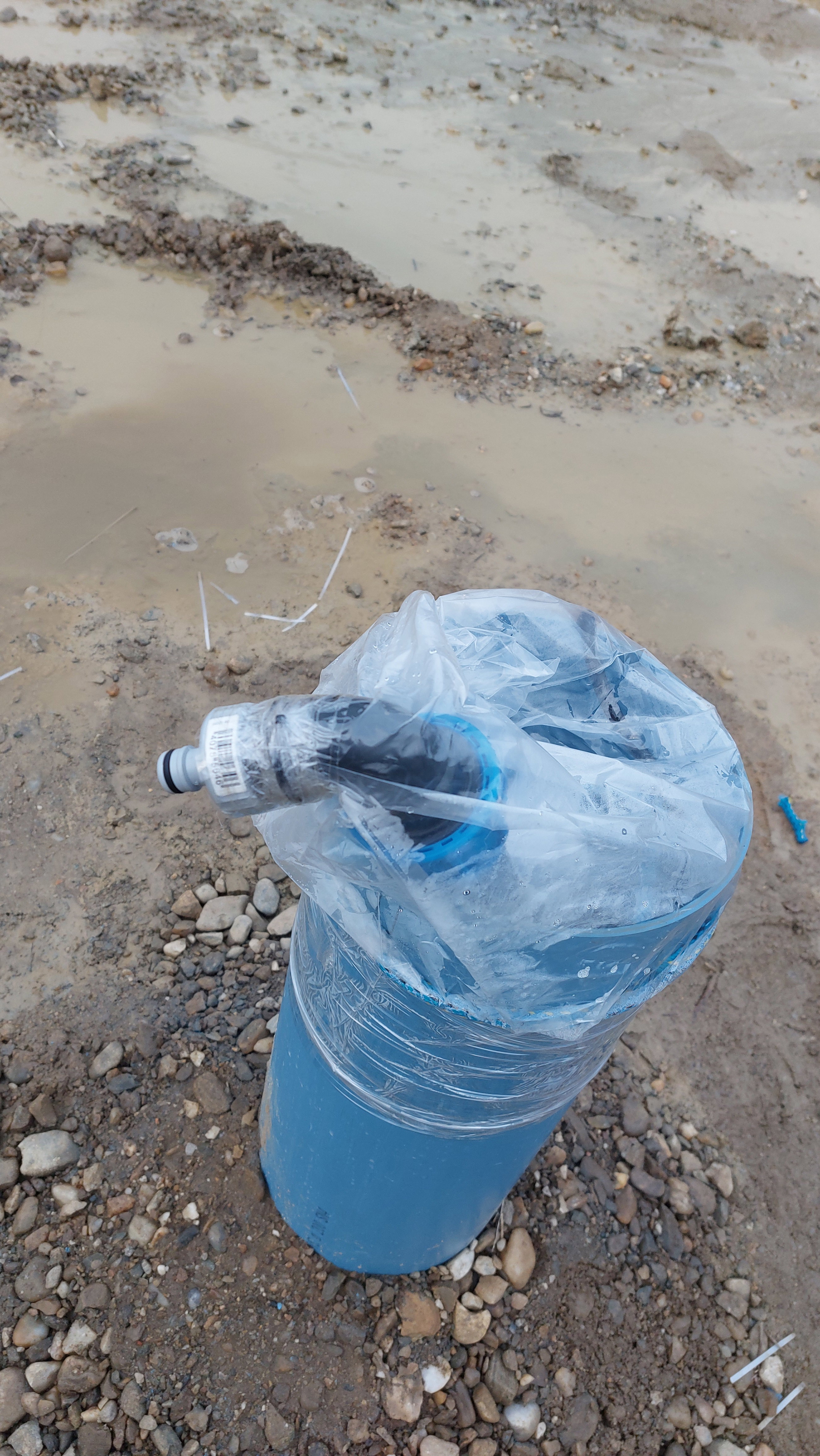 Foraje puturi apa mecanizate pret de la 300 lei m/l cu materiale incule si garantie 3 ani.