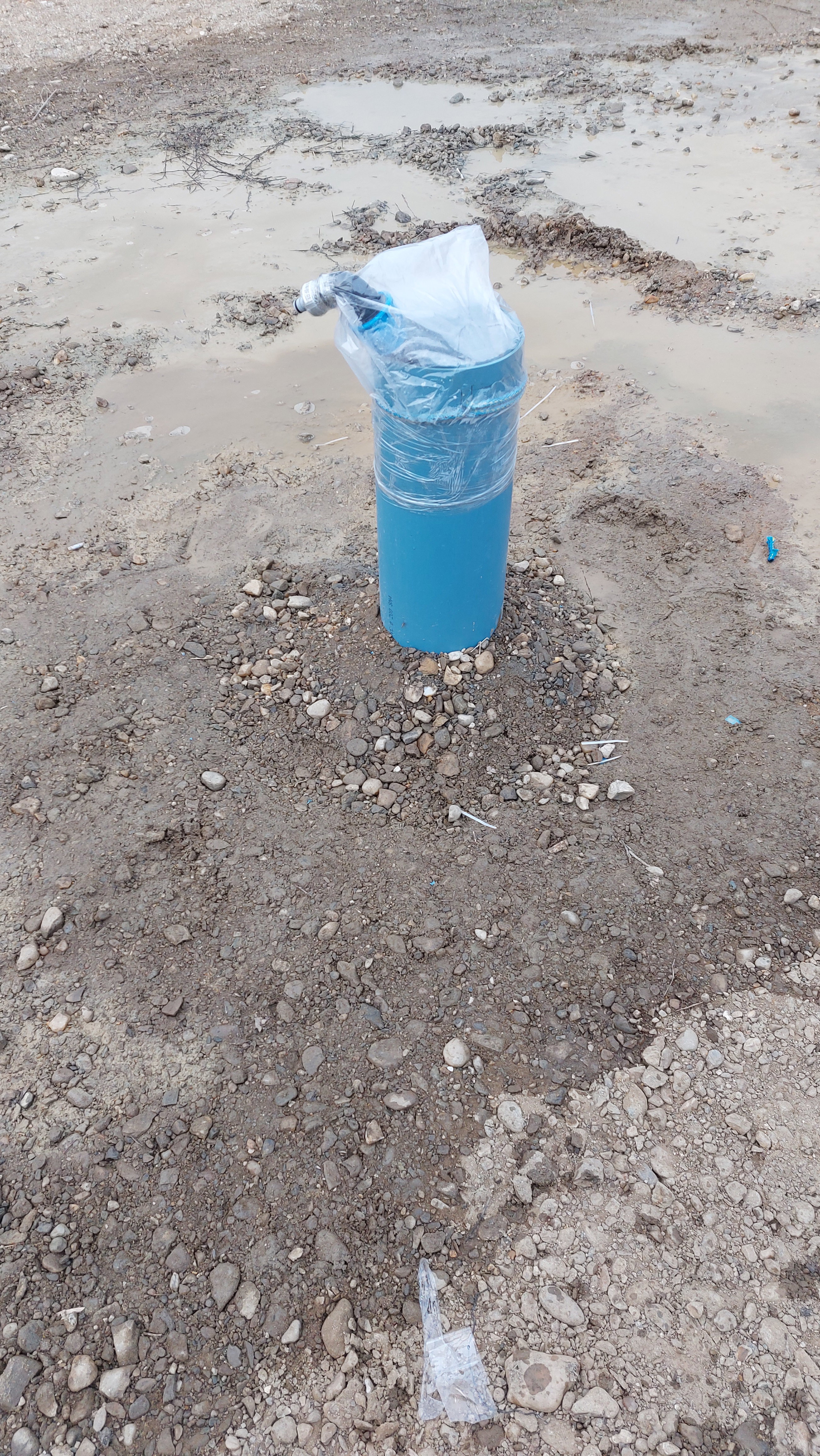 Foraje puturi apa mecanizate pret de la 300 lei m/l cu materiale incule si garantie 3 ani.