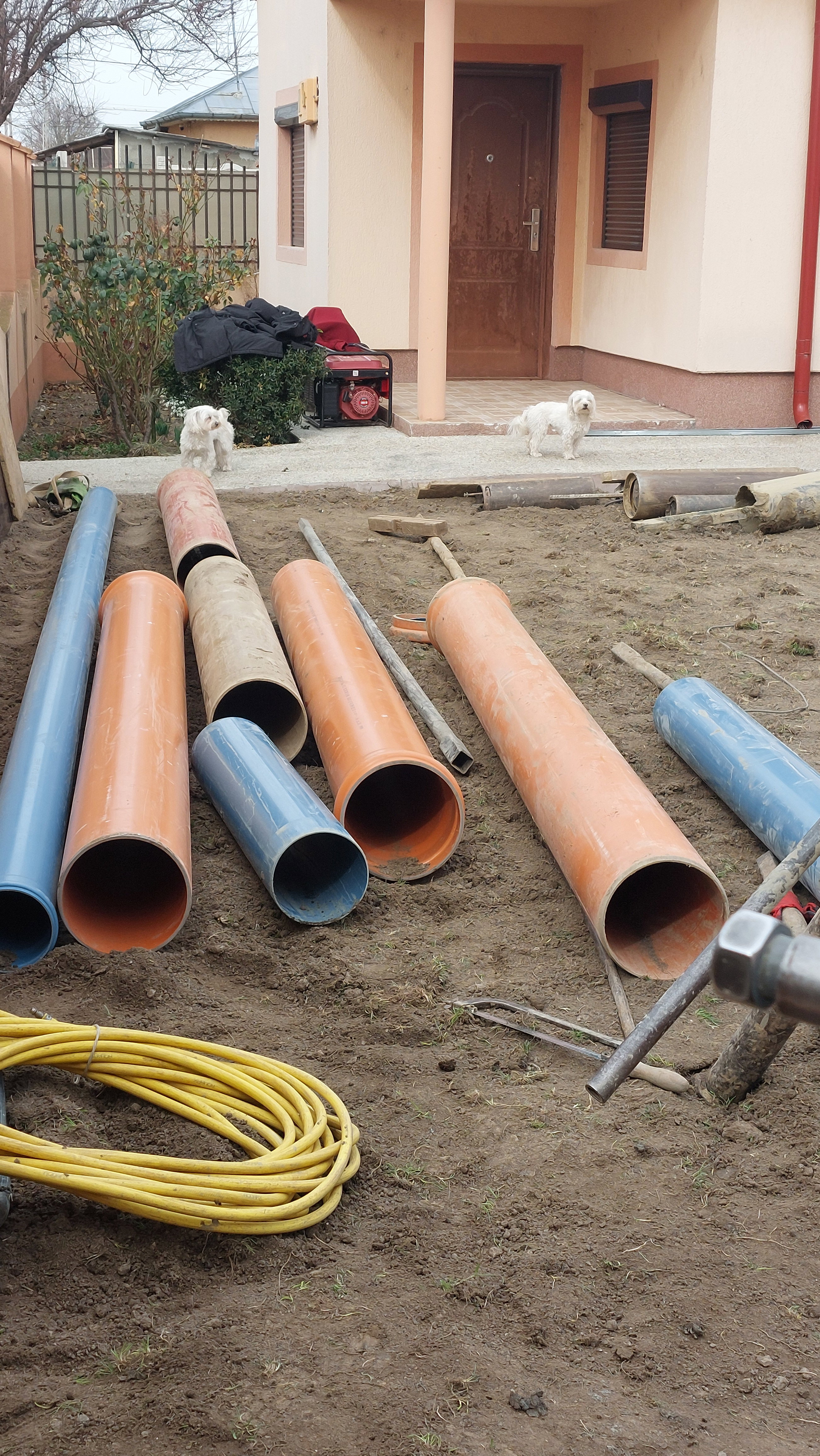 Foraje puturi apa mecanizate pret de la 300 lei m/l cu materiale incule si garantie 3 ani.