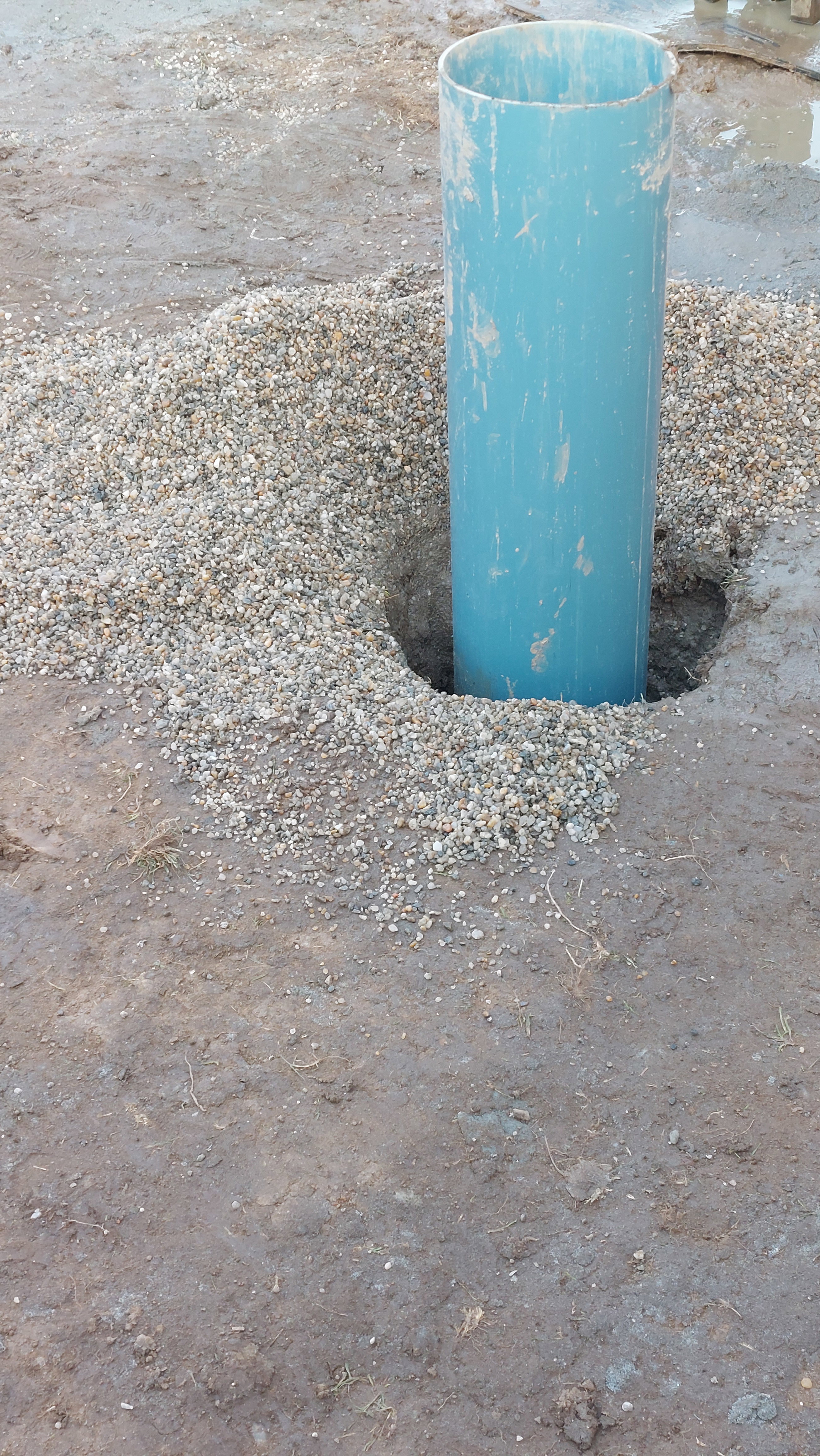 Foraje puturi apa mecanizate pret de la 300 lei m/l cu materiale incule si garantie 3 ani.