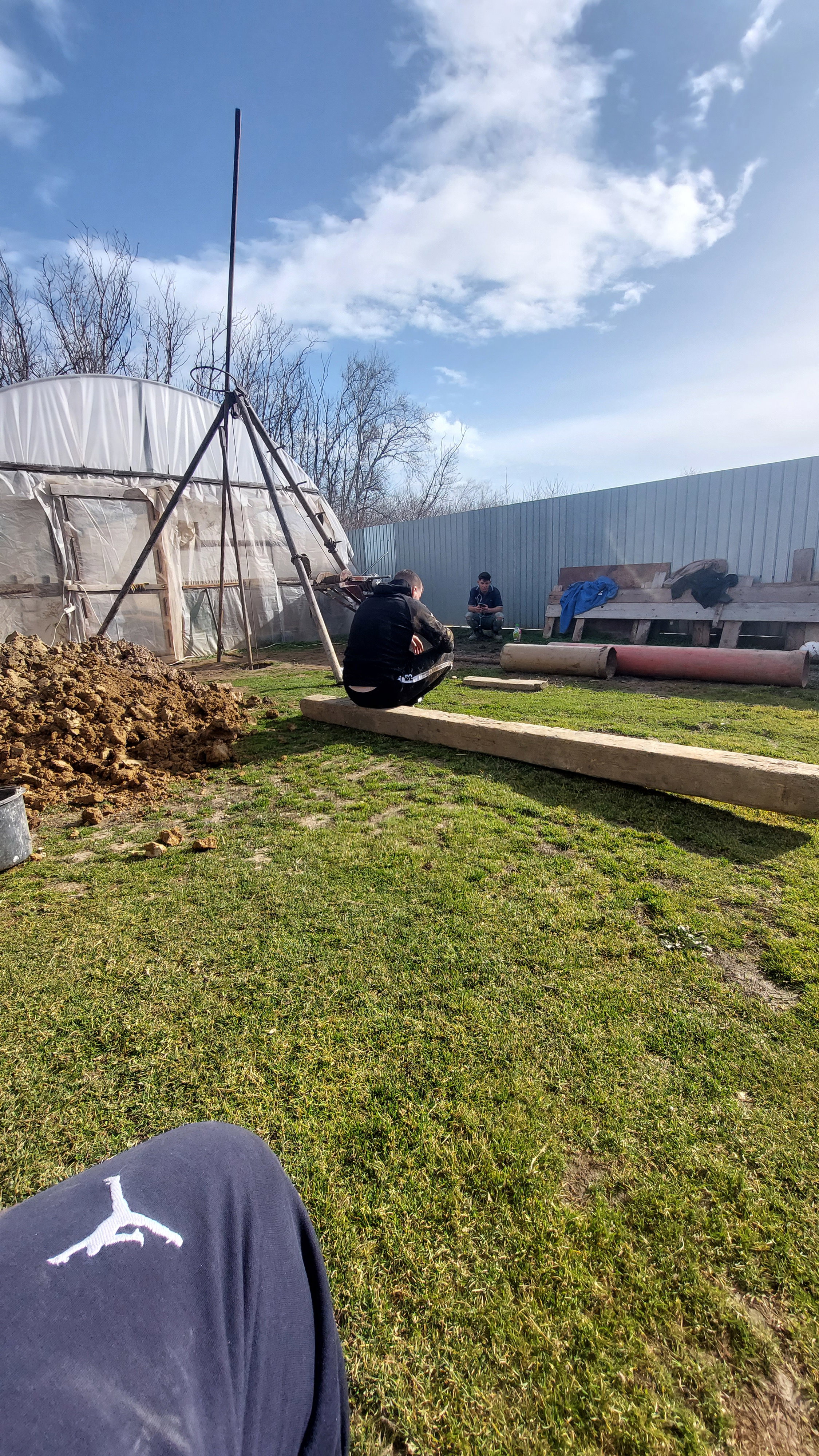 Foraje puturi apa mecanizate pret de la 300 lei m/l cu materiale incule si garantie 3 ani.