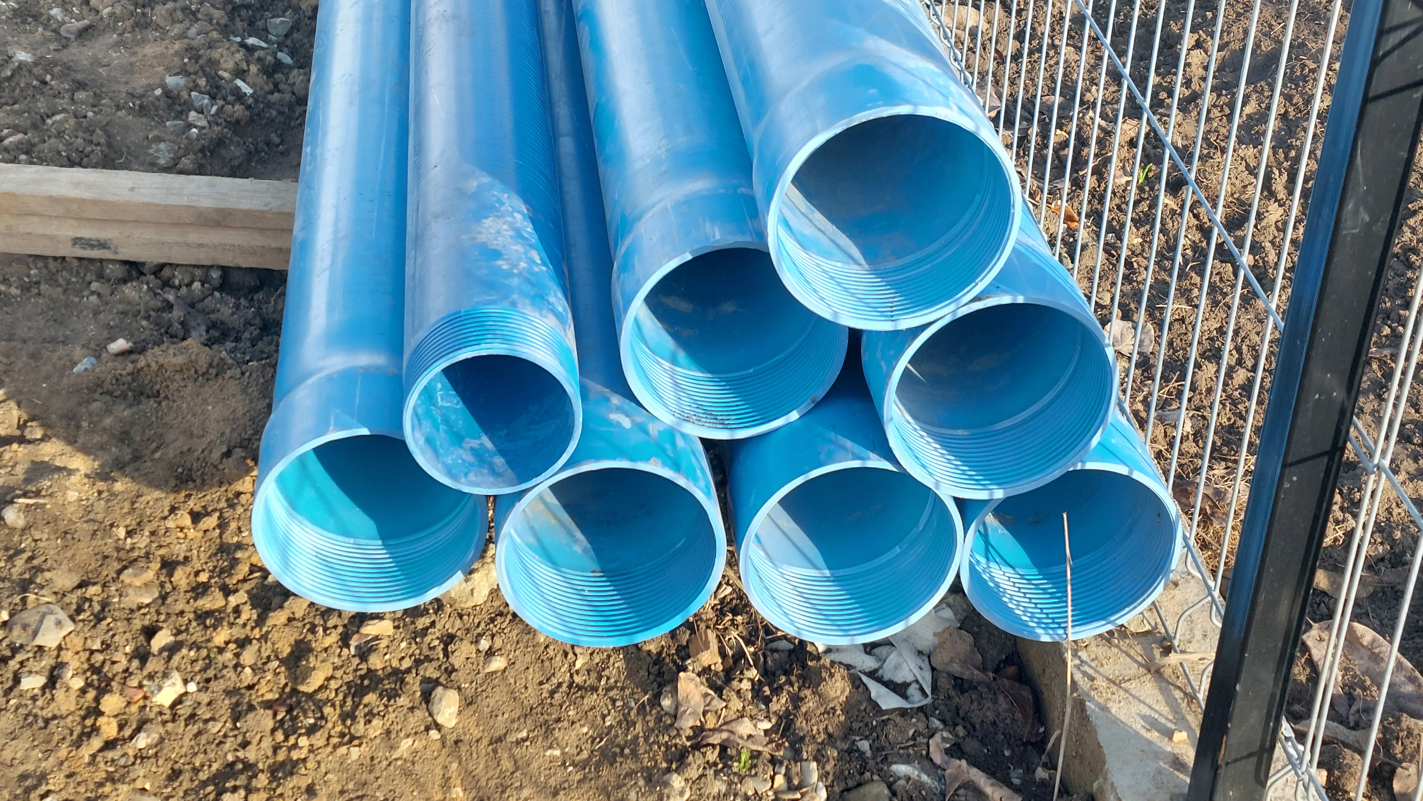 Foraje puturi apa mecanizate pret de la 300 lei m/l cu materiale incule si garantie 3 ani.