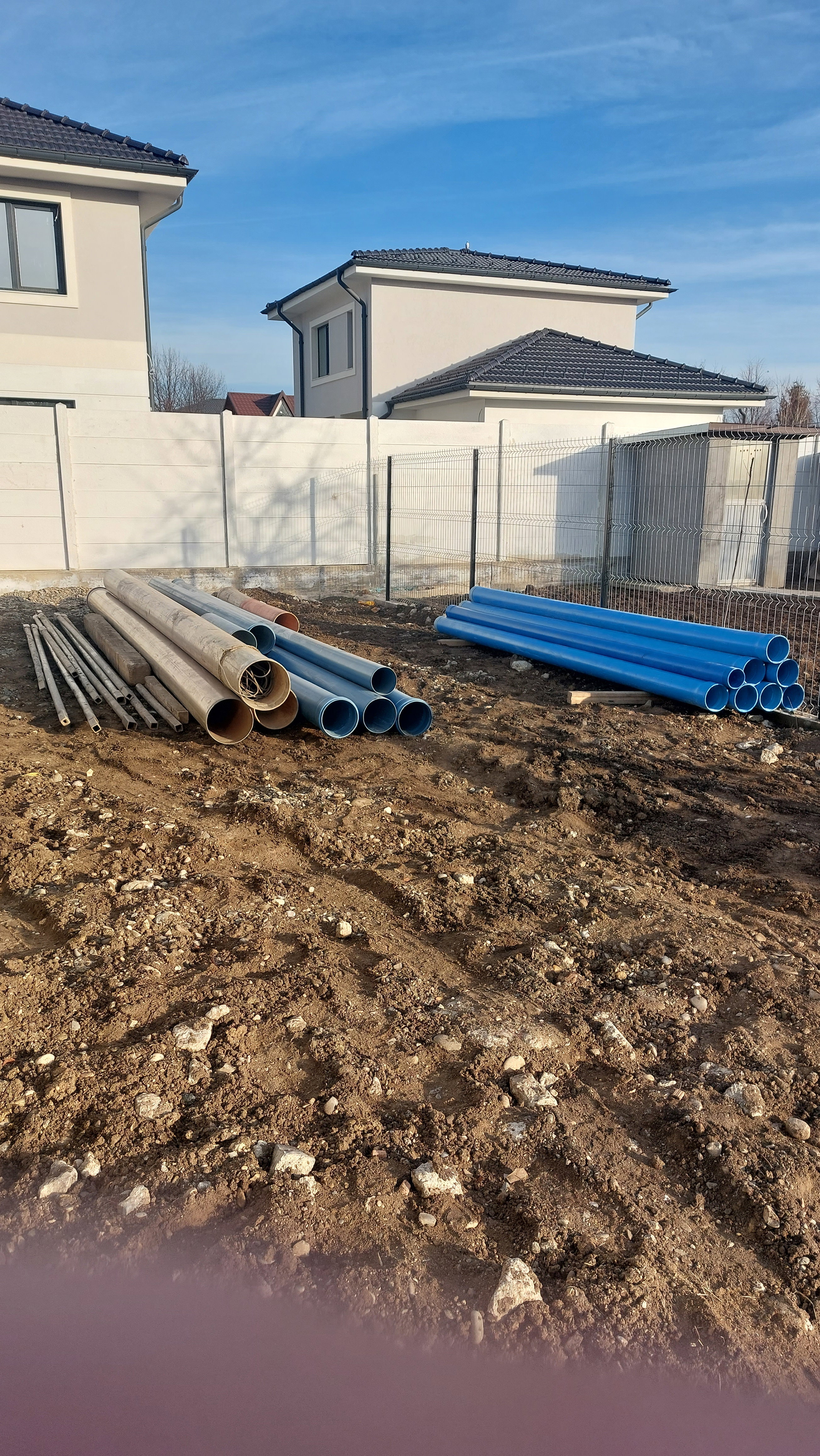 Foraje puturi apa mecanizate pret de la 300 lei m/l cu materiale incule si garantie 3 ani.