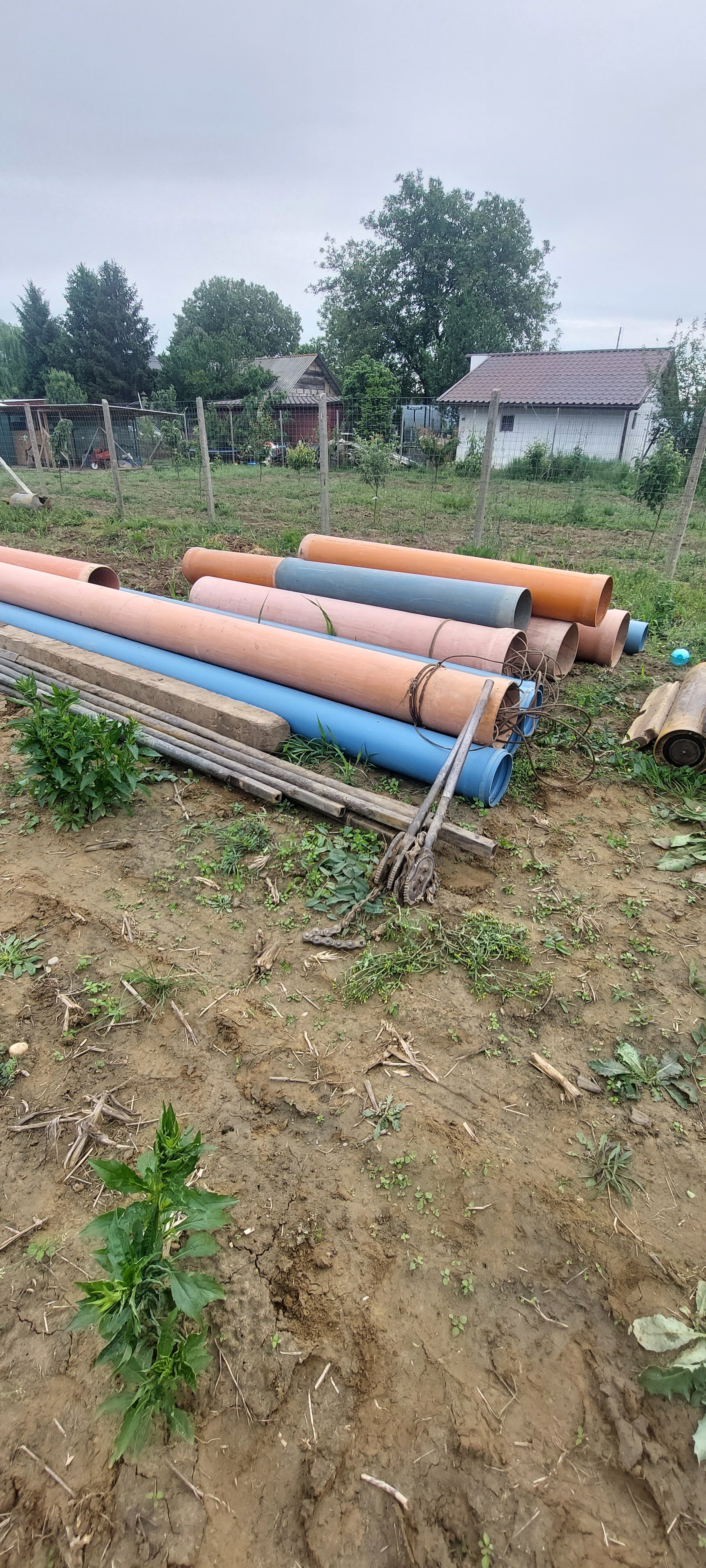 Foraje puturi apa pret manuale pret de la 200 lei m/l cu materiale incule si garantie 3 ani.