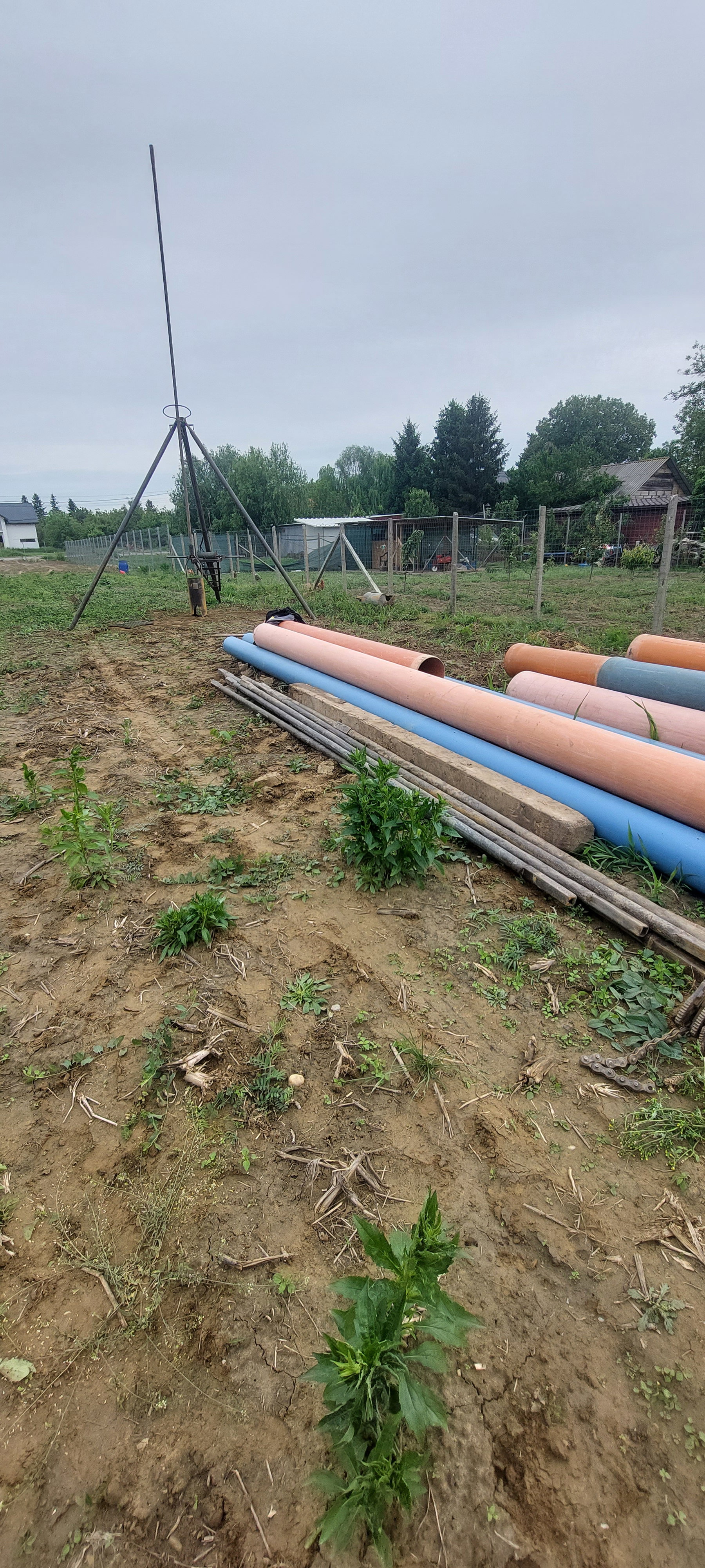 Foraje puturi apa pret manuale pret de la 200 lei m/l cu materiale incule si garantie 3 ani.