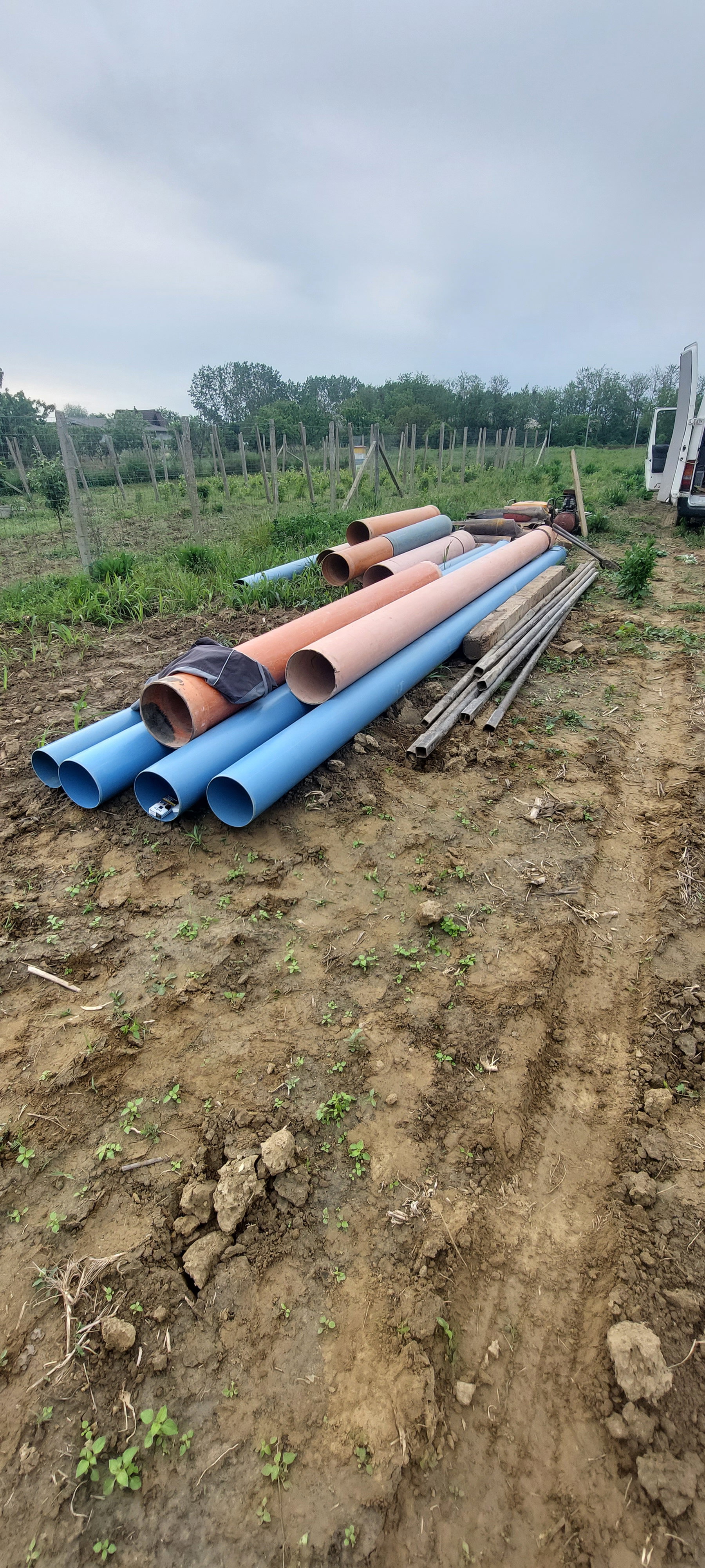 Foraje puturi apa pret manuale pret de la 200 lei m/l cu materiale incule si garantie 3 ani.