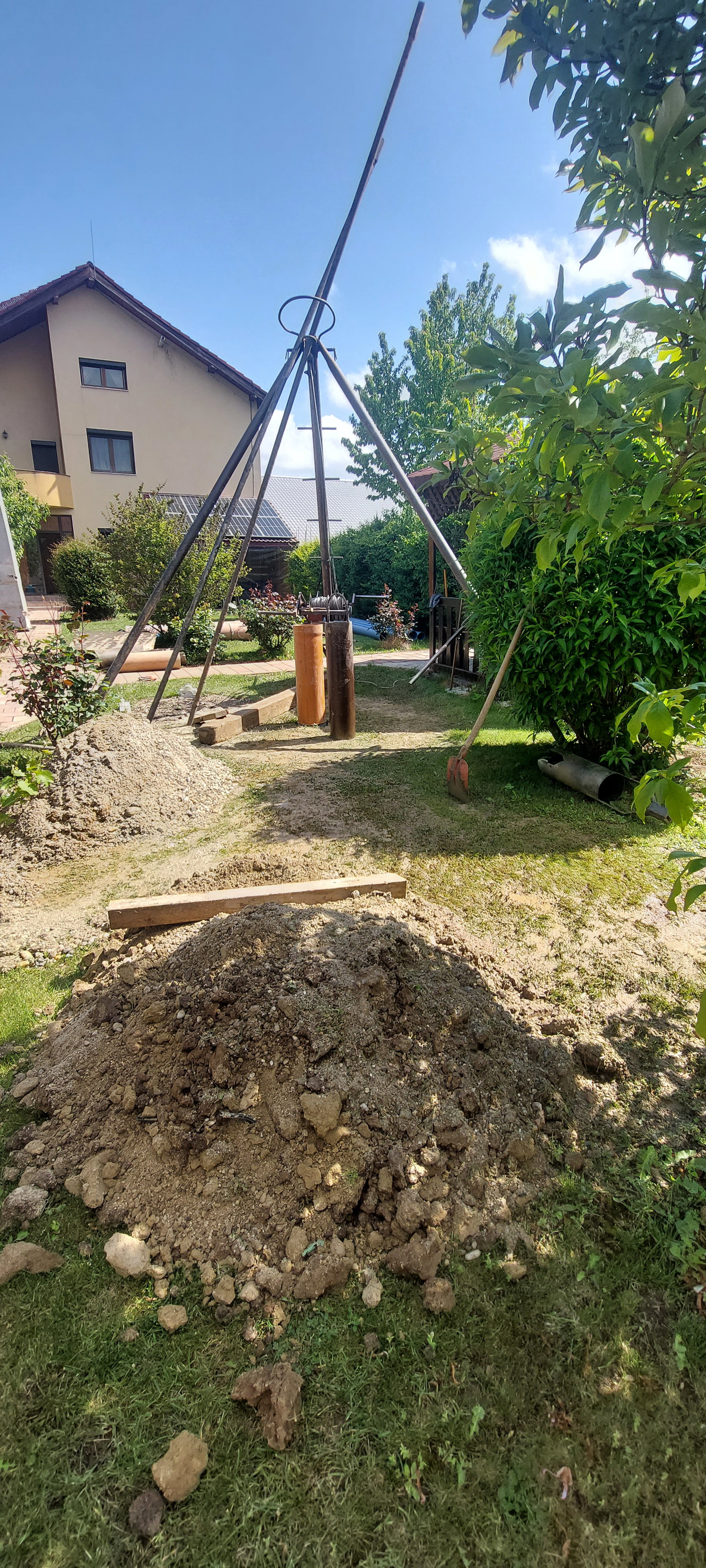 Foraje puturi apa pret manuale pret de la 200 lei m/l cu materiale incule si garantie 3 ani.