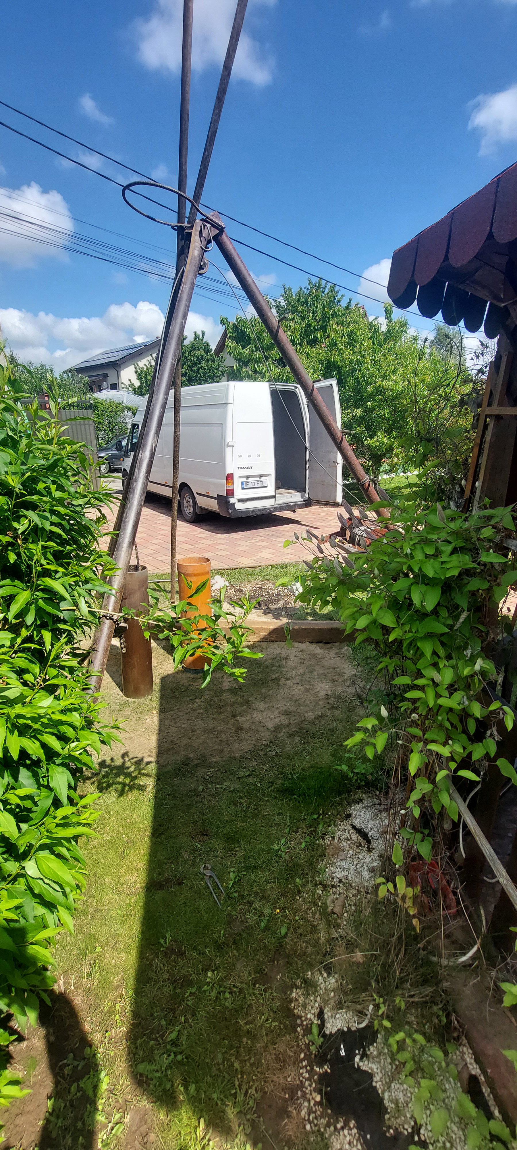 Foraje puturi apa pret manuale pret de la 200 lei m/l cu materiale incule si garantie 3 ani.