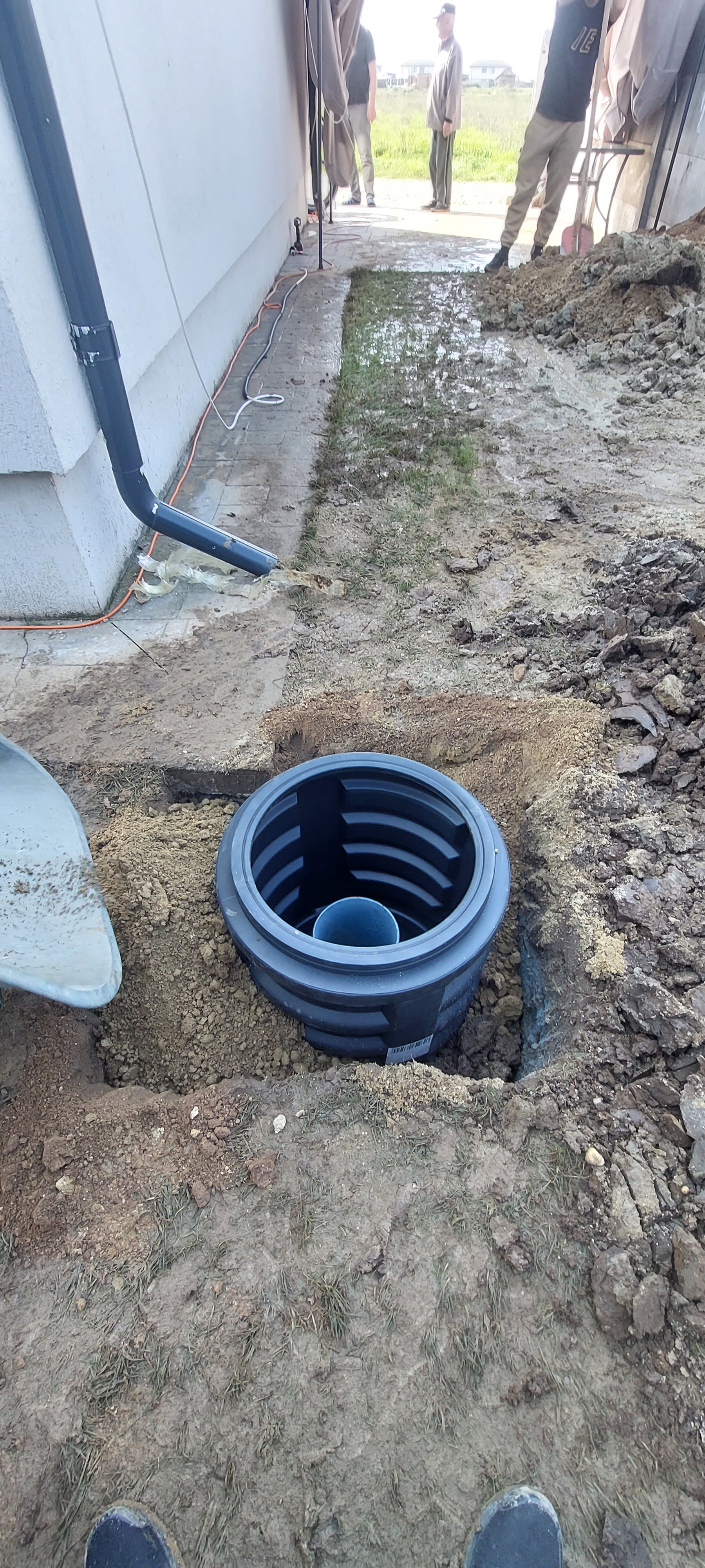 Foraje puturi apa pret manuale pret de la 200 lei m/l cu materiale incule si garantie 3 ani.