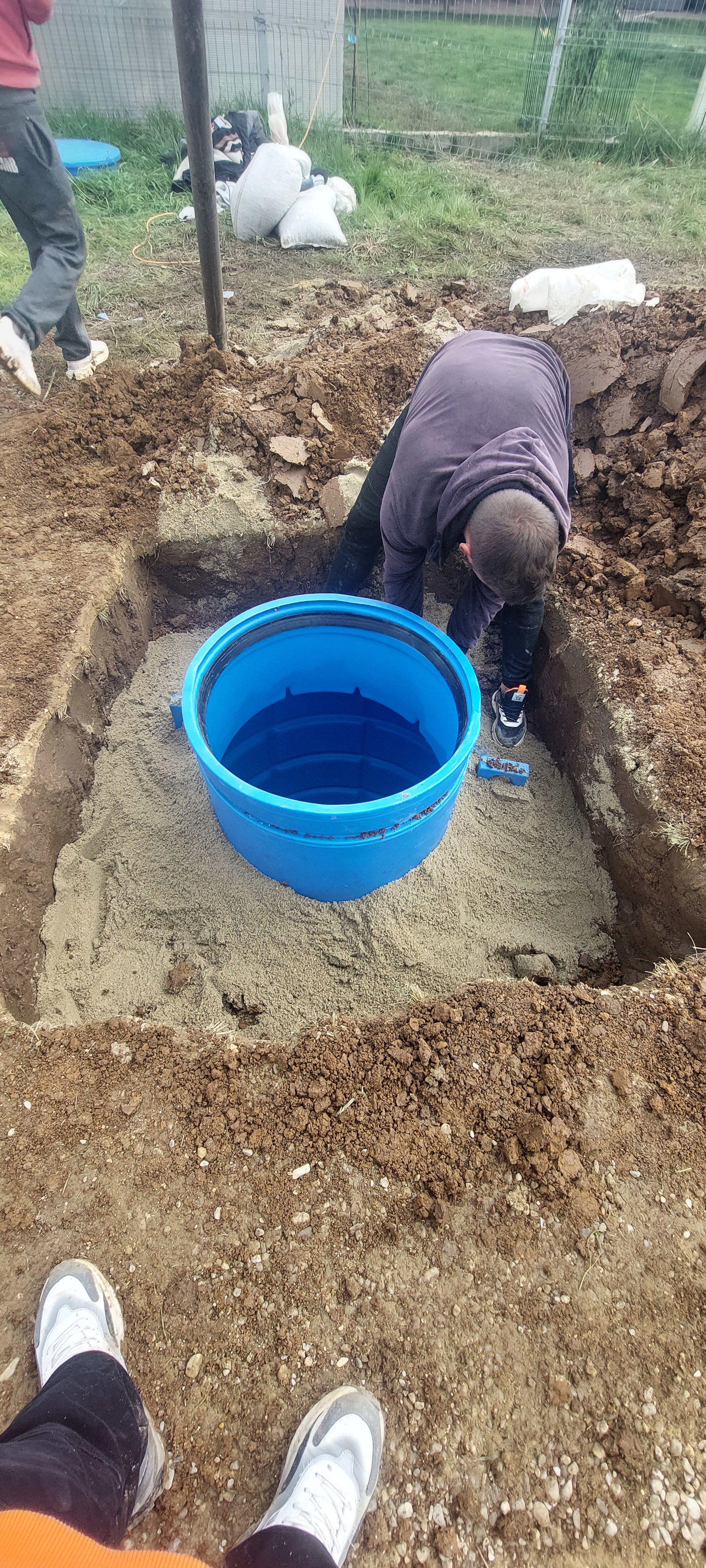 Foraje puturi apa pret manuale pret de la 200 lei m/l cu materiale incule si garantie 3 ani.