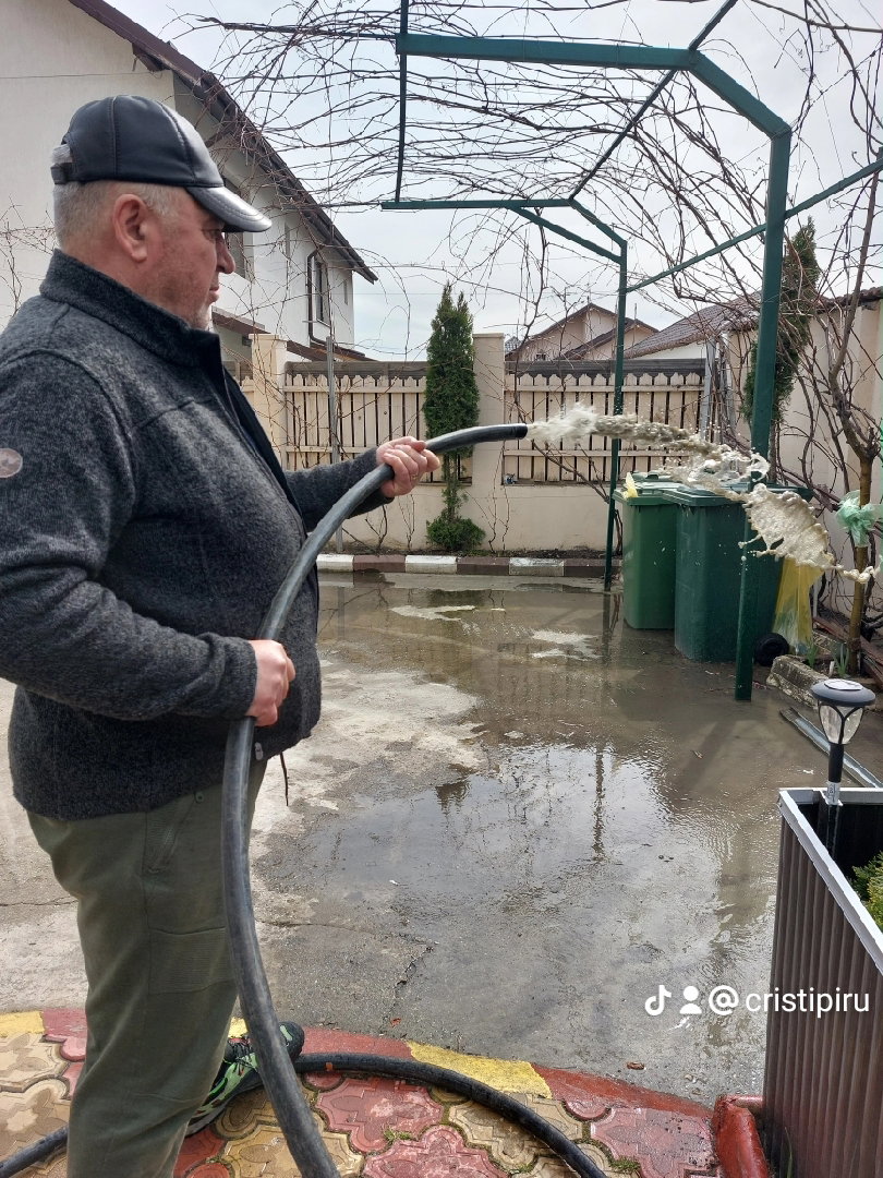Foraje puturi apa pret manuale pret de la 200 lei m/l cu materiale incule si garantie 3 ani.
