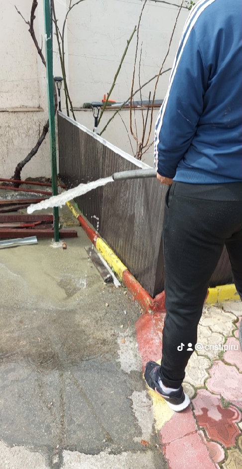 Foraje puturi apa pret manuale pret de la 200 lei m/l cu materiale incule si garantie 3 ani.