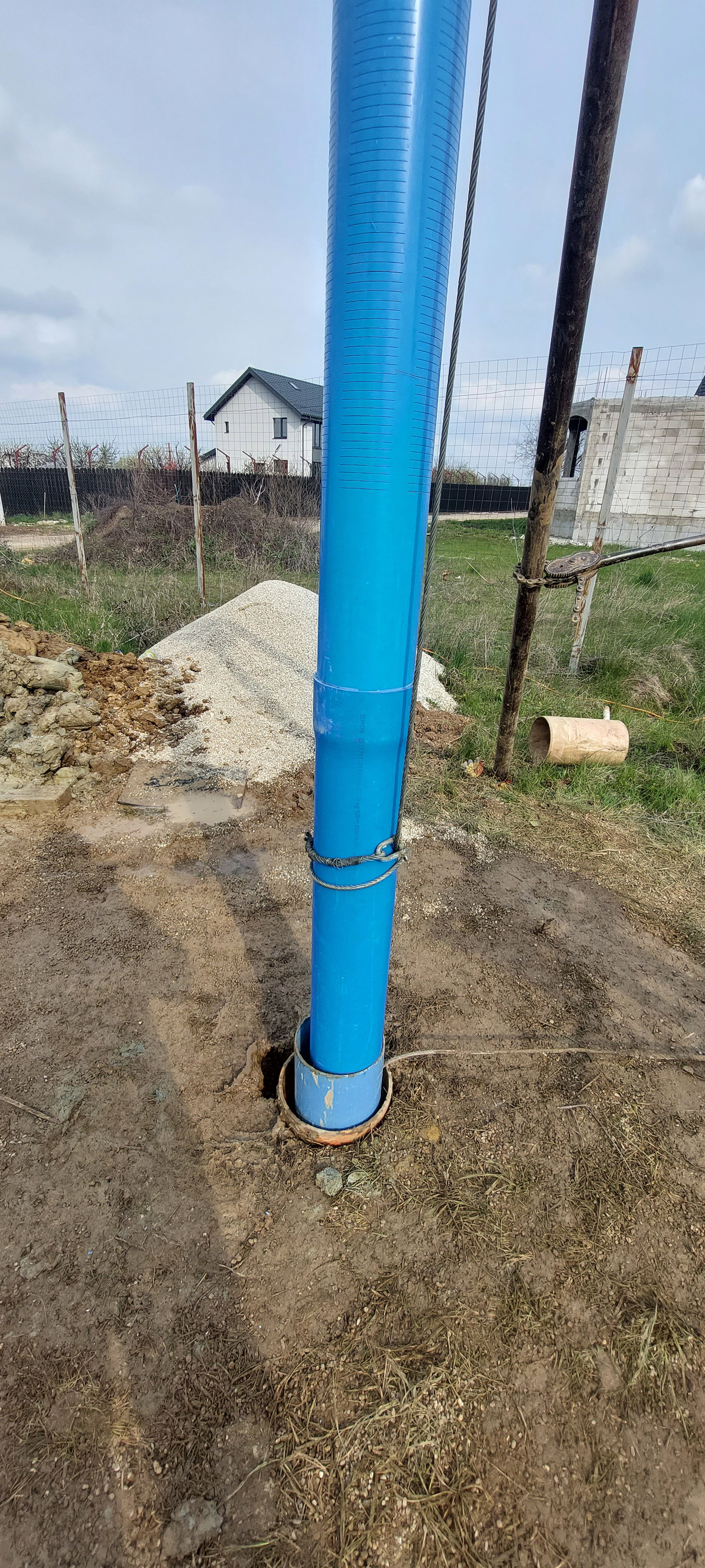 Foraje puturi apa pret manuale pret de la 200 lei m/l cu materiale incule si garantie 3 ani.