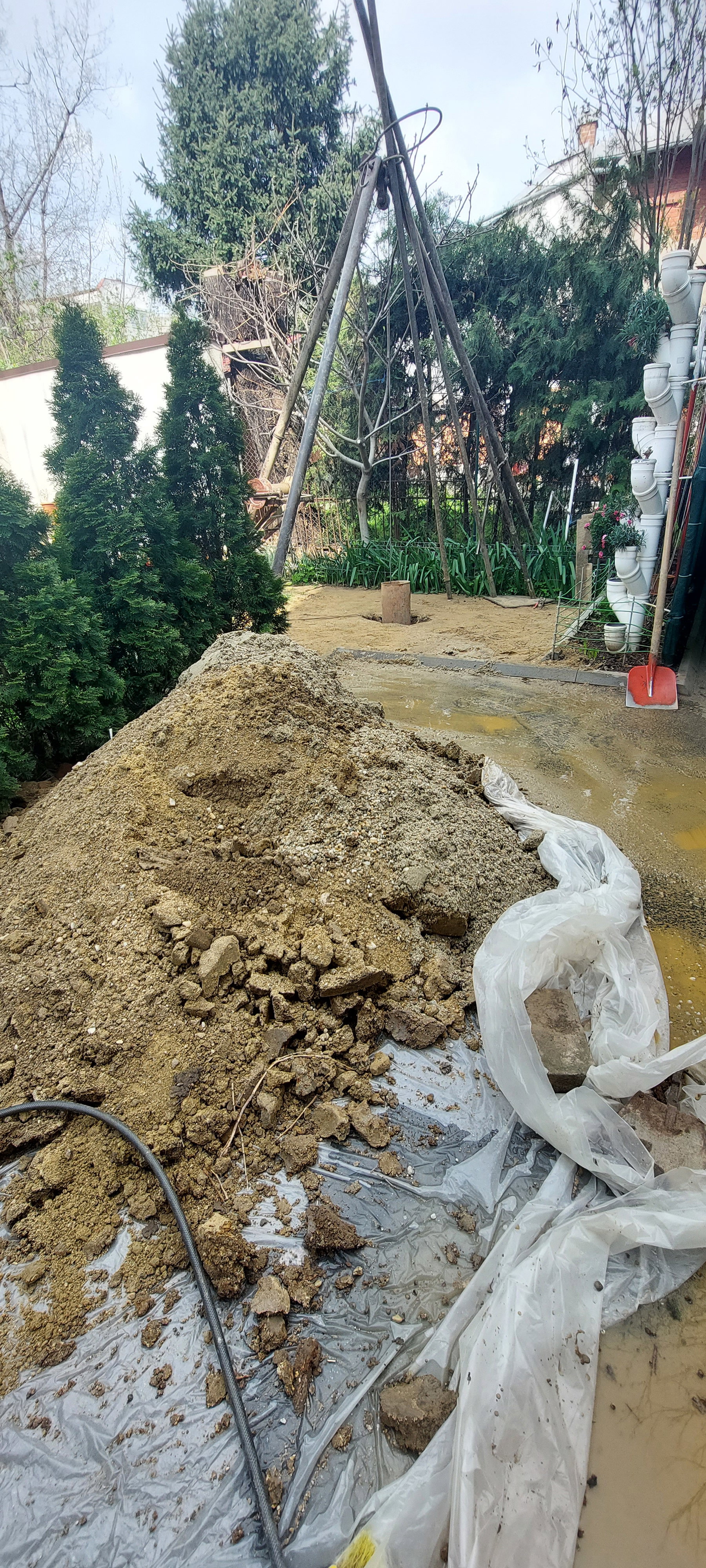 Foraje puturi apa pret manuale pret de la 200 lei m/l cu materiale incule si garantie 3 ani.