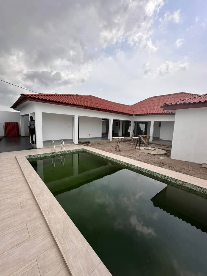 🏡 À VENDRE – Somptueuse Villa Basse avec Piscine à Grand-Bassam