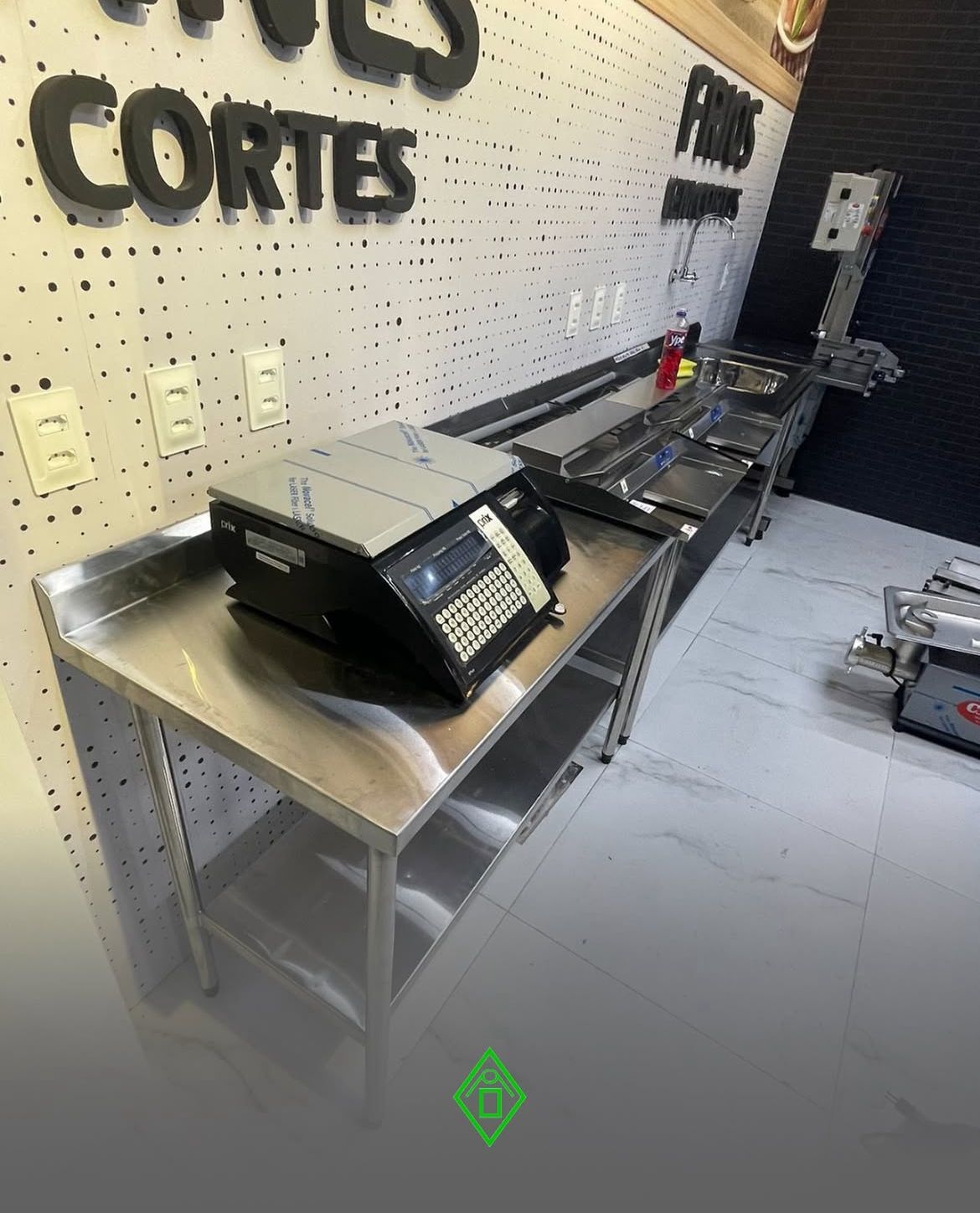 MESA PARA MANUSEIO E CORTES DE CARNES